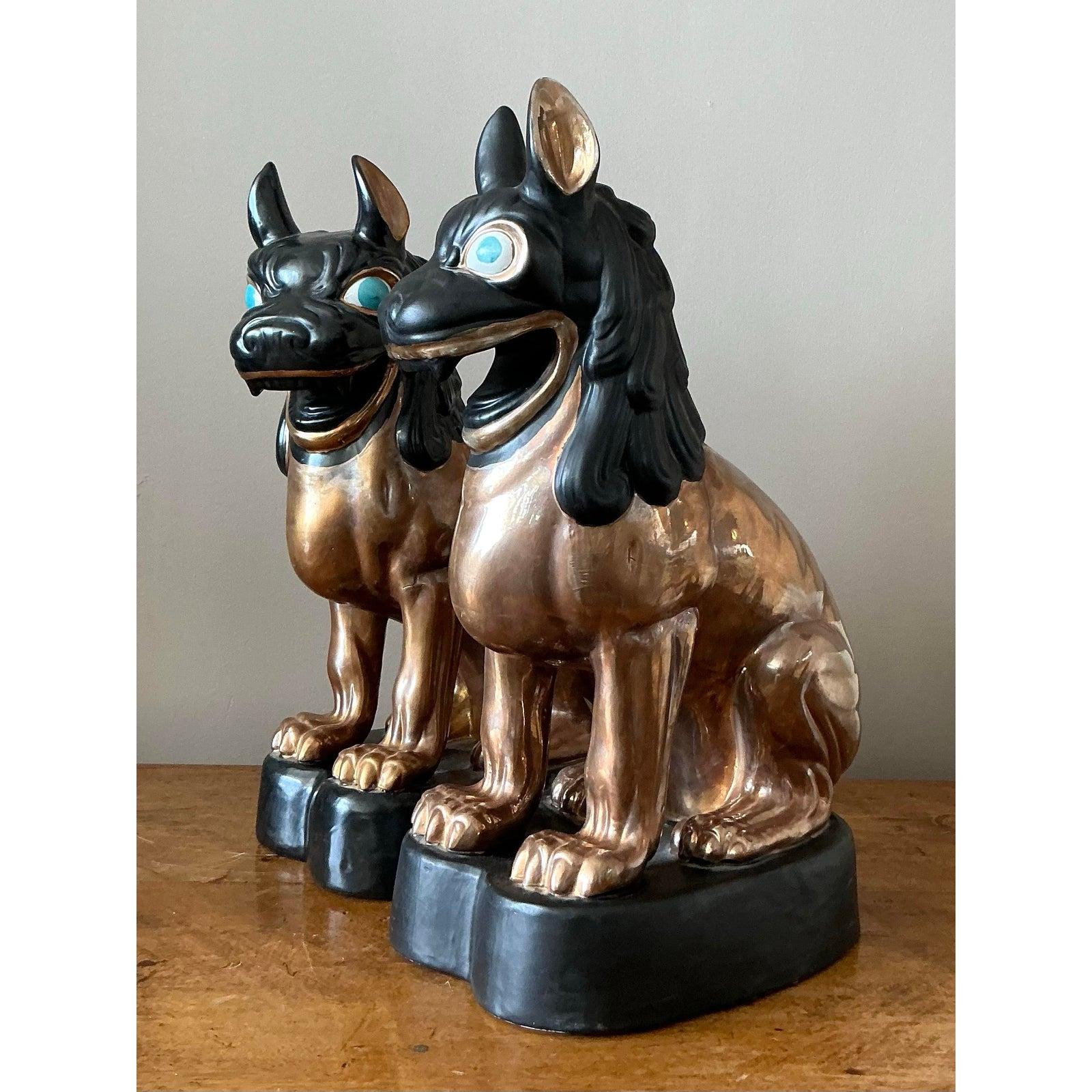 Hollywood Regency Paire de chiens de chasse en céramique émaillée vintage en vente
