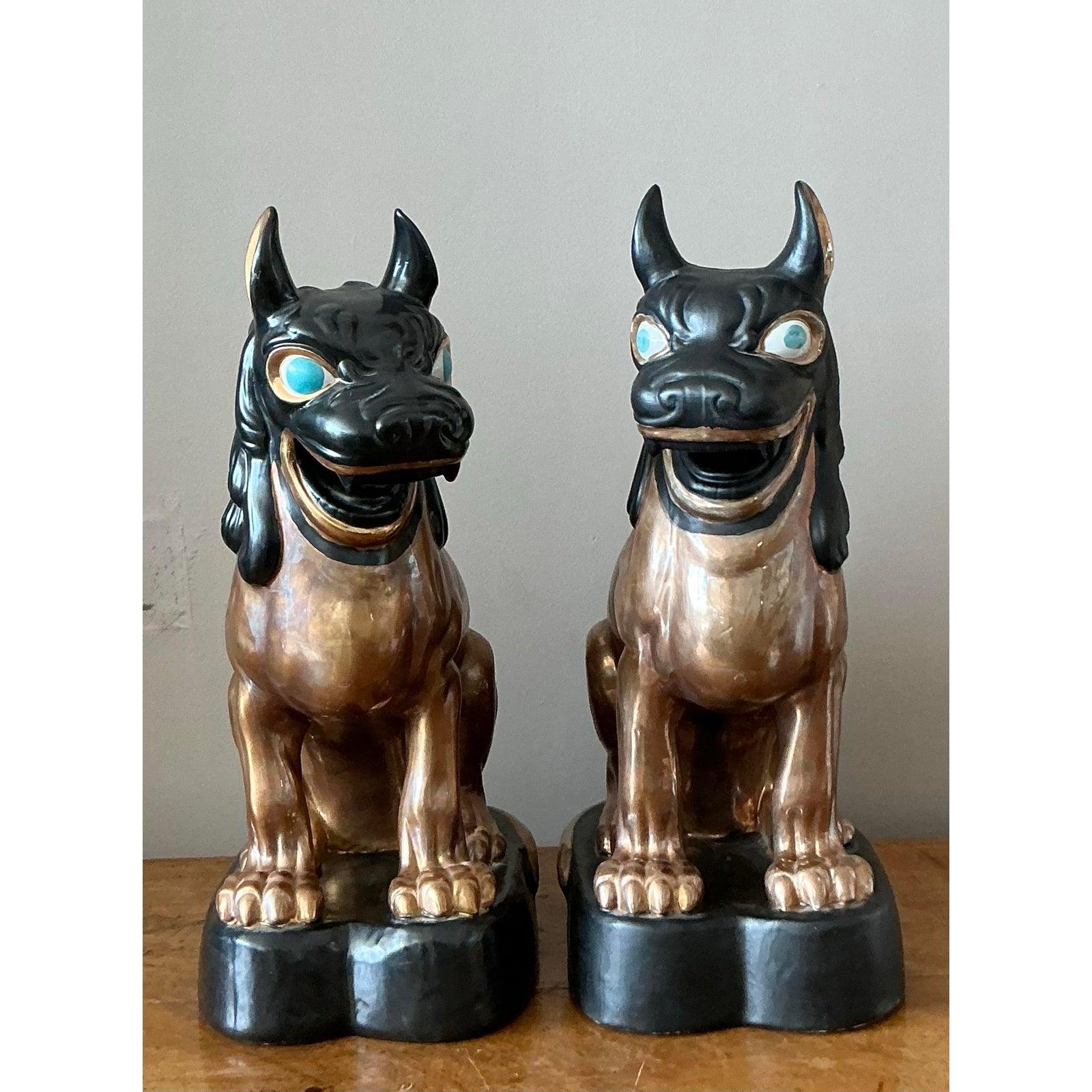 20ième siècle Paire de chiens de chasse en céramique émaillée vintage en vente