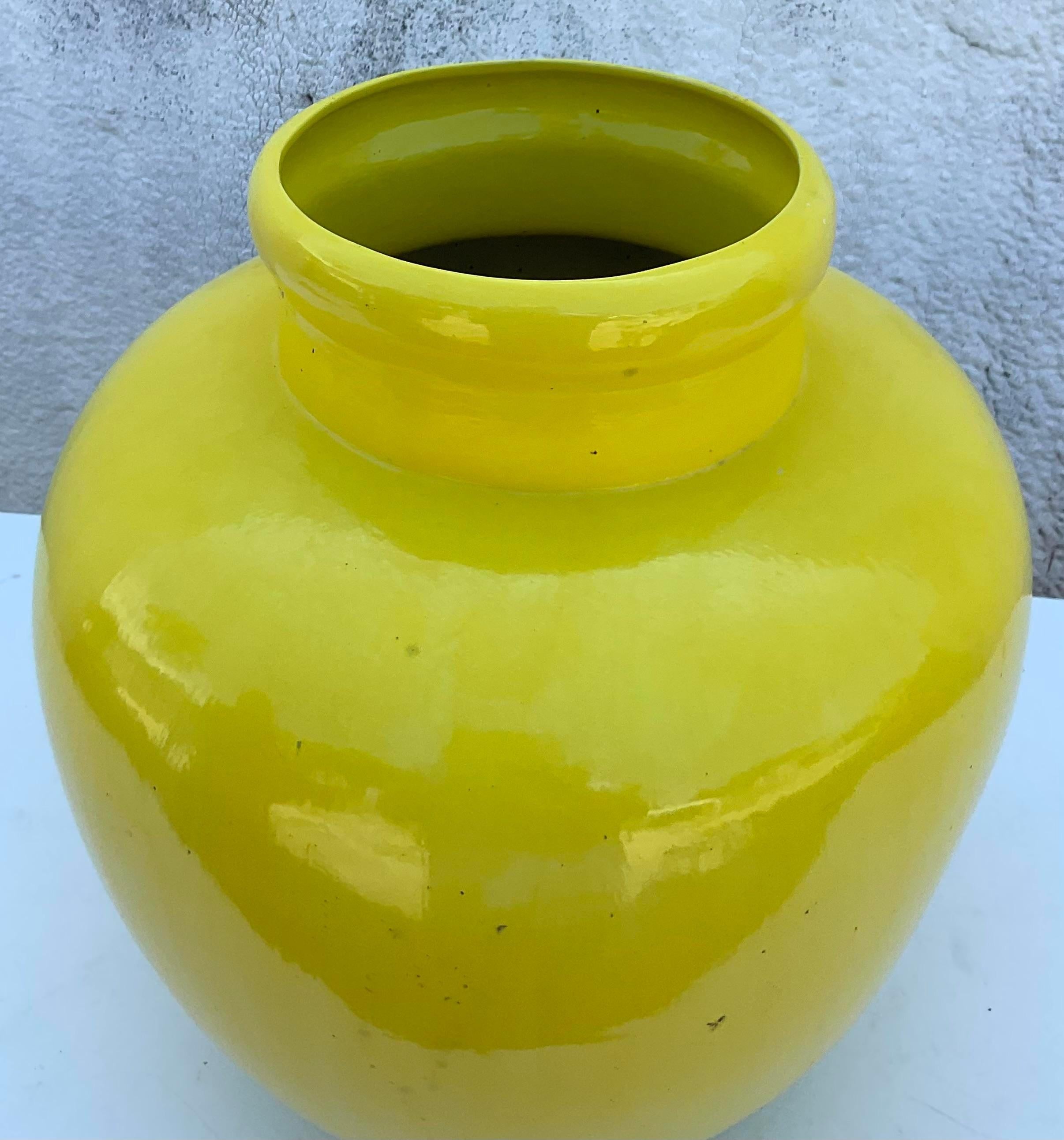 Vintage Glazed Ceramic Yellow Urn In Good Condition For Sale In west palm beach, FL