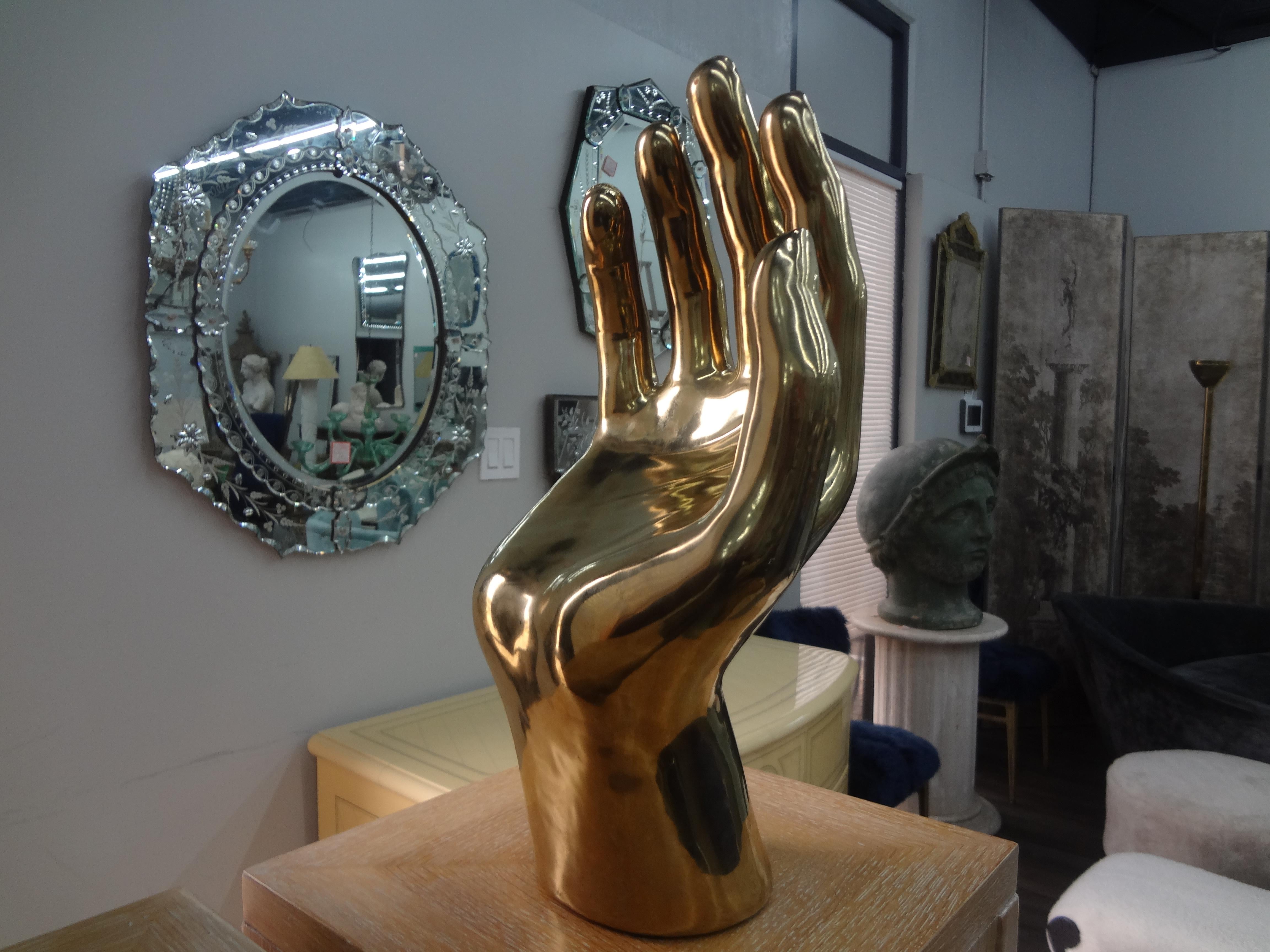 glasierte, vergoldete Keramik-Hand-Skulptur (Hollywood Regency) im Angebot