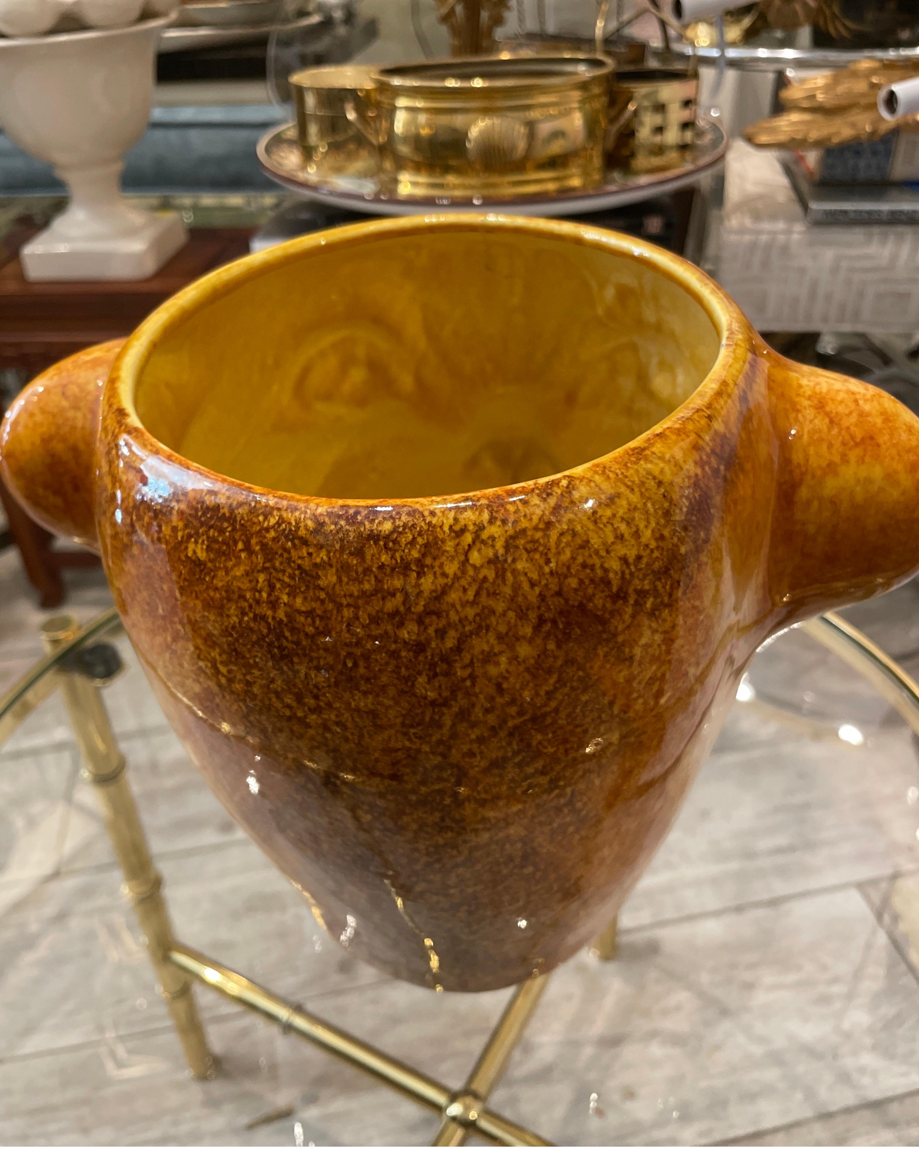 Olla de terracota italiana esmaltada vintage con cabeza de león siglo XX en venta