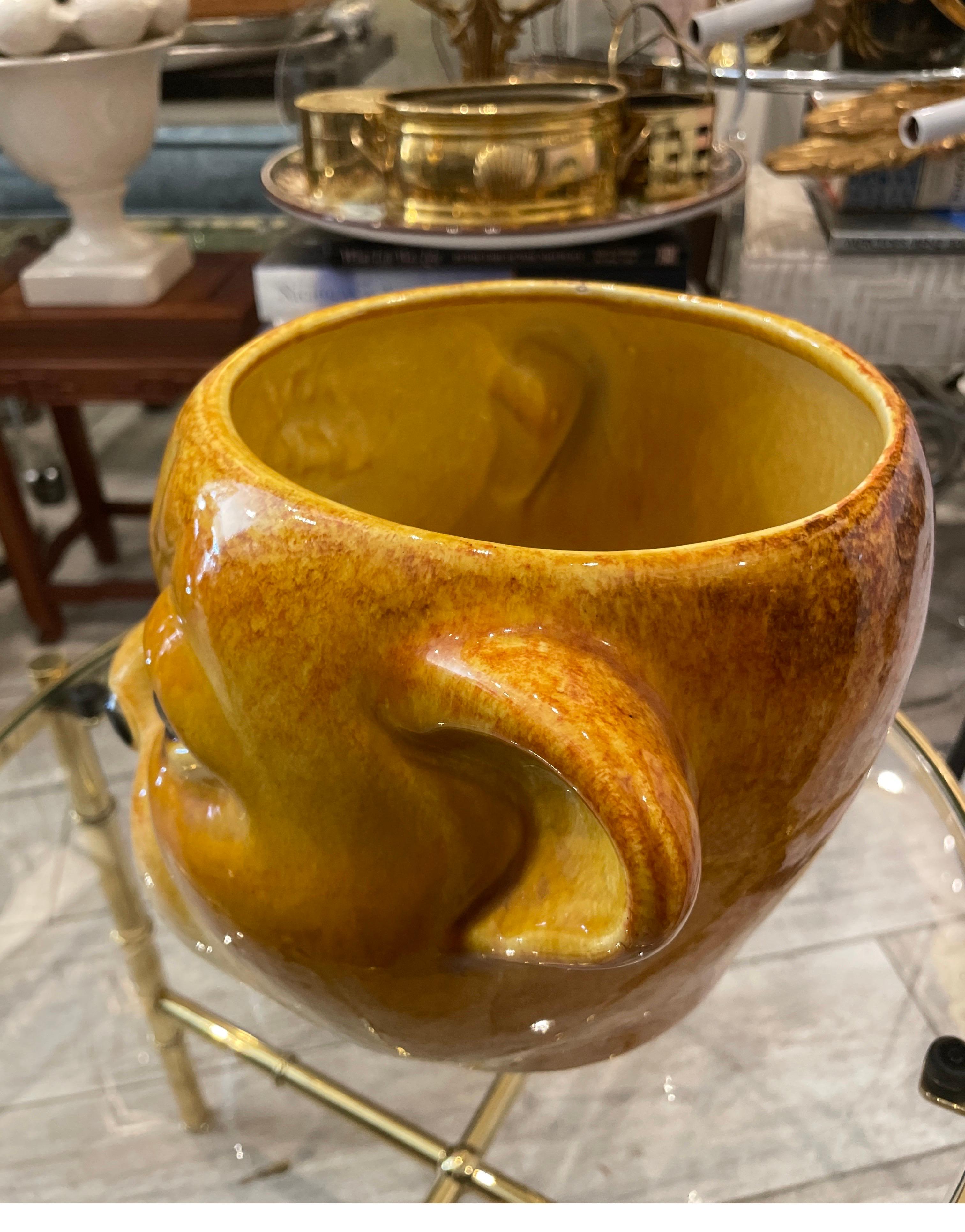 Olla de terracota italiana esmaltada vintage con cabeza de león Terracota en venta