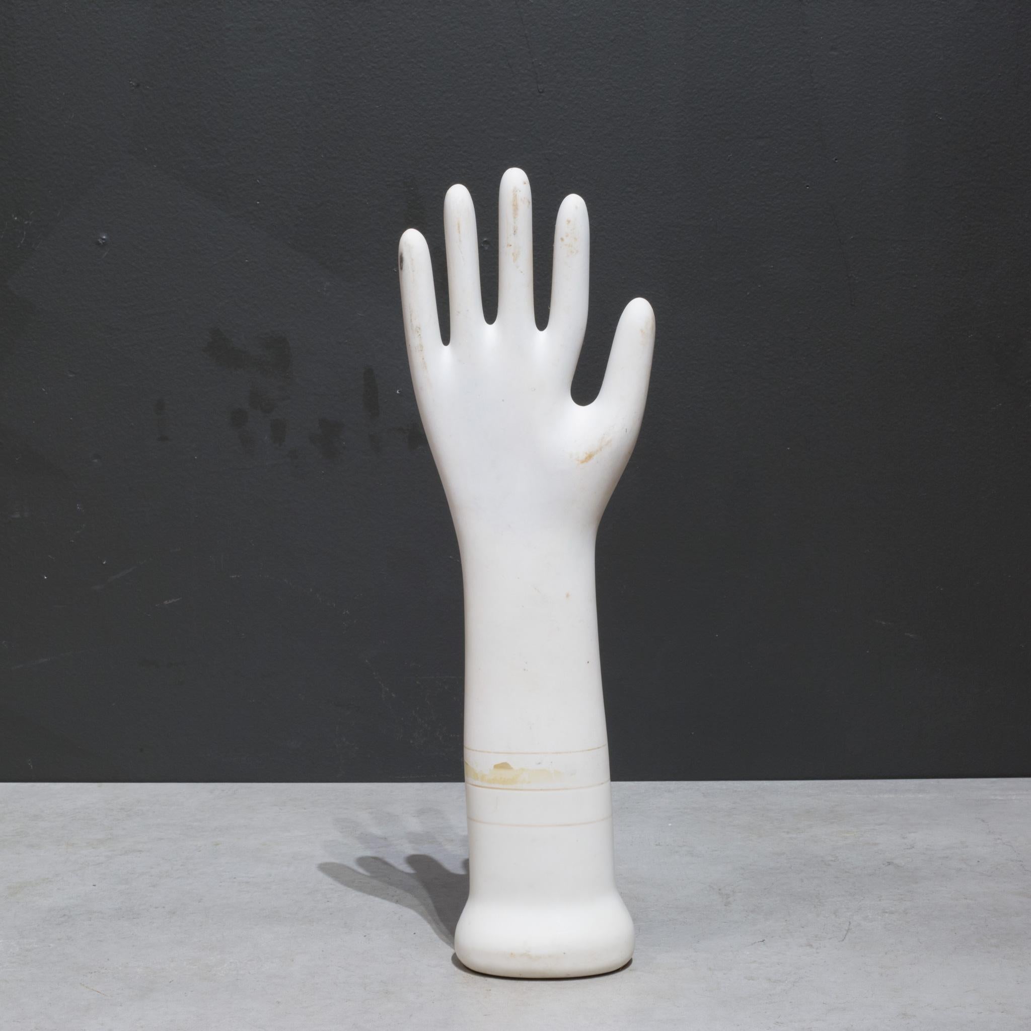 Industriel Vieux moules à gants en porcelaine émaillée d'usine, vers 1991 en vente
