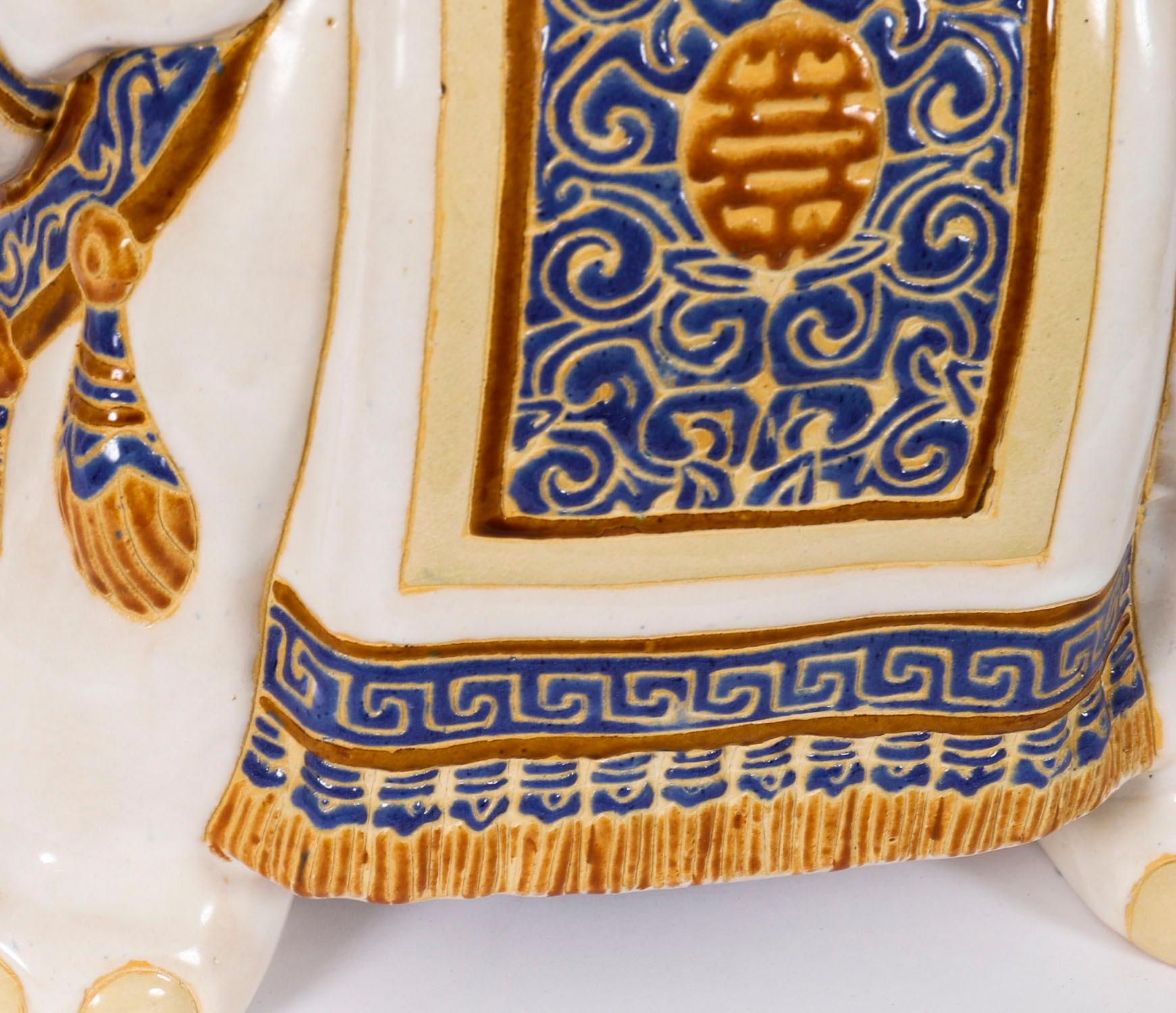 Vintage glasierte Keramik Elefant Garten Sitz / Stand Mitte des 20. im Angebot 1