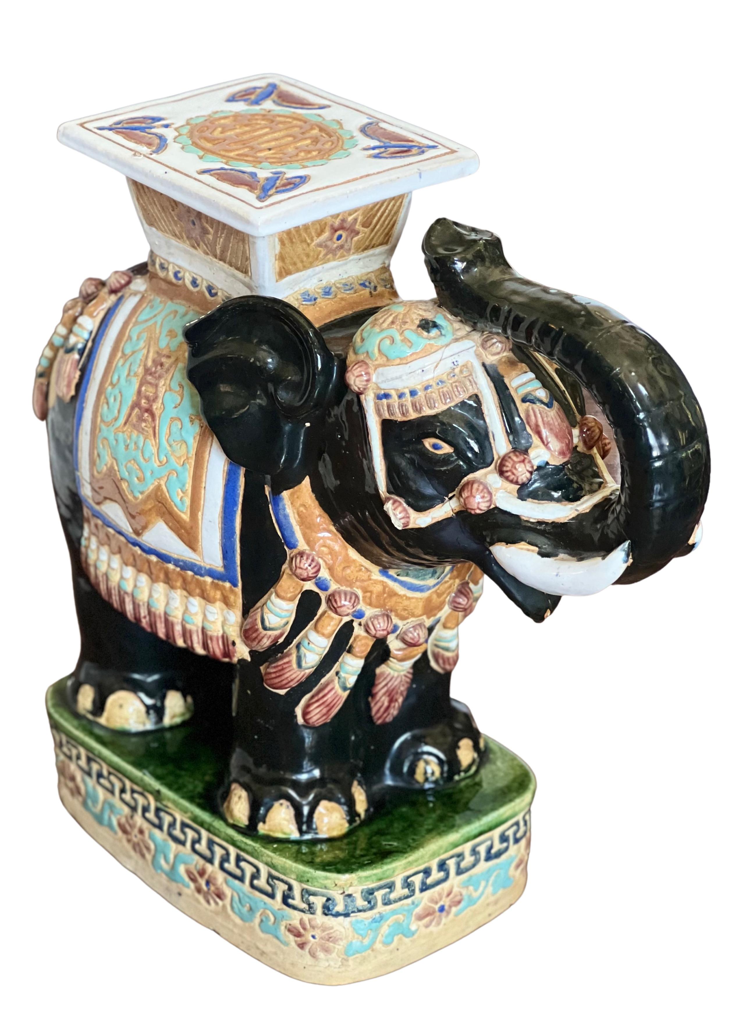 glasierter Terrakotta-Gartenhocker oder Tisch mit Elefantenmotiv im Angebot 1