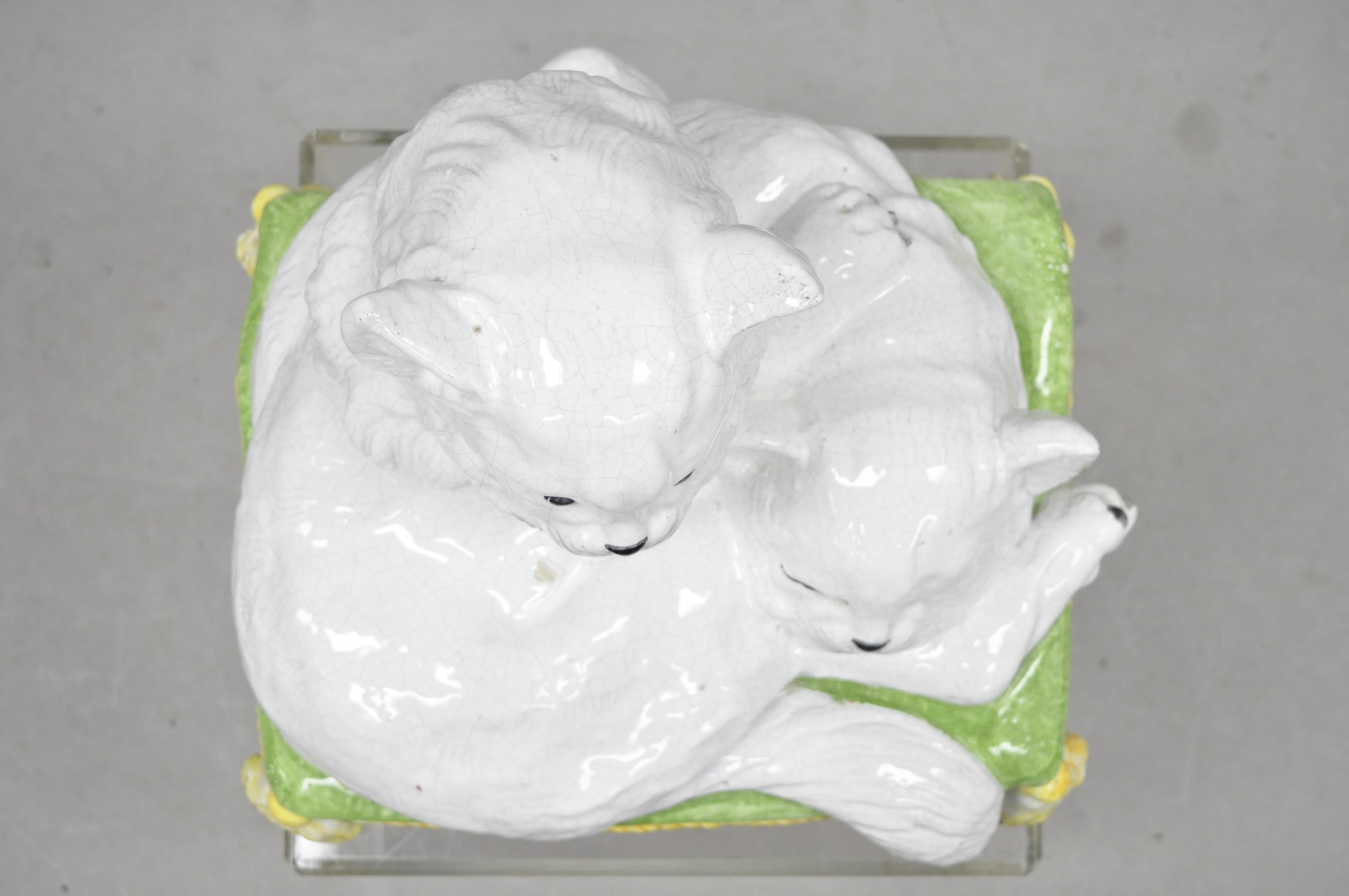 20th Century Vintage Glazed Terracotta Italian Hollywood Regency Sculpture Two Cats on Pillow For Sale