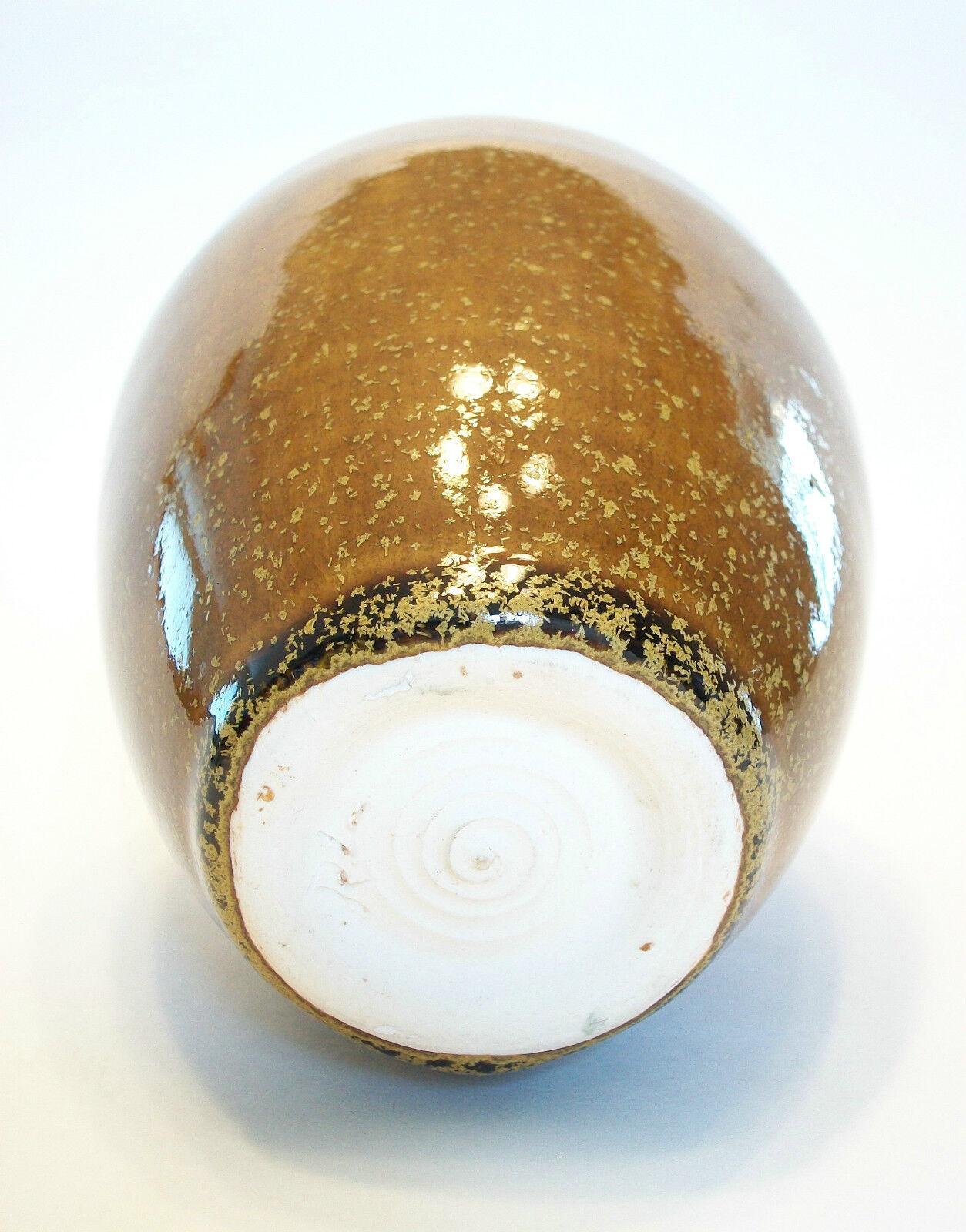 Vintage Glazed/Thrown Studio Pottery Vase - Signed - Canada - Late 20th Century For Sale 4