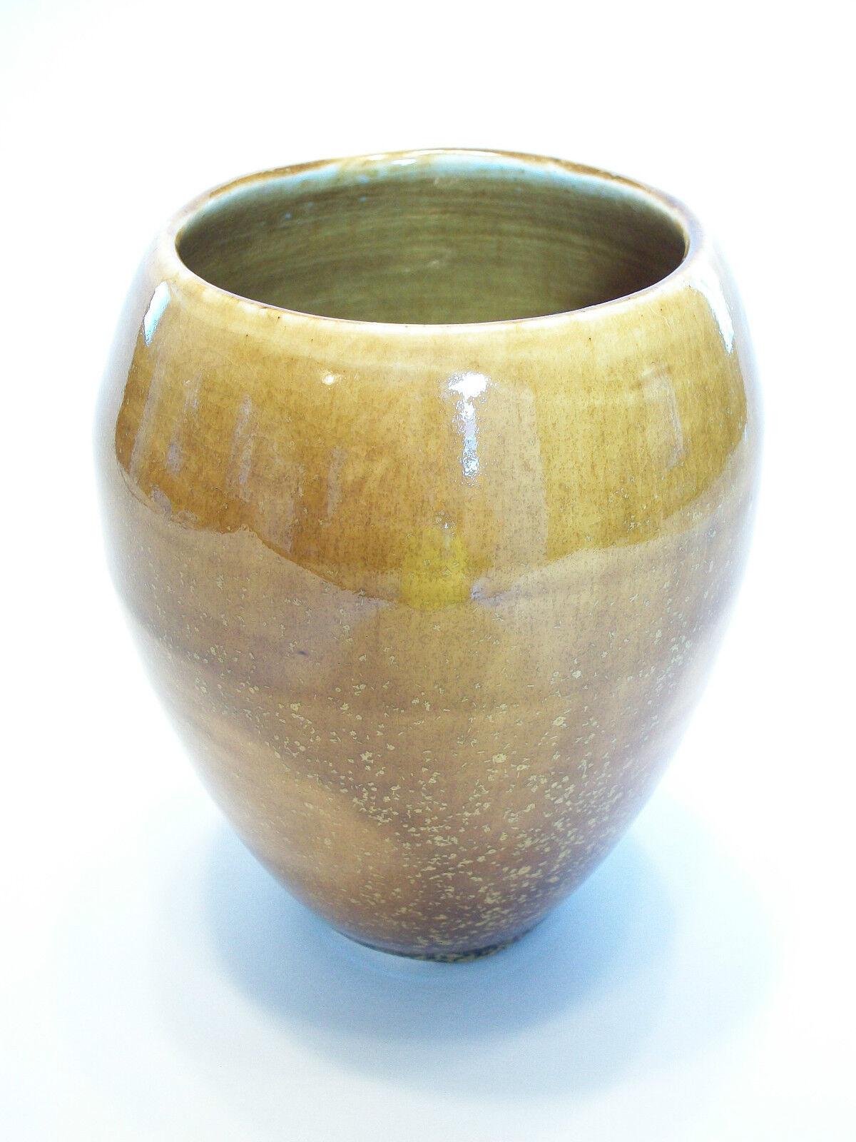Mid-Century Modern Vintage Glazed/Thrown Studio Pottery Vase - Signed - Canada - Late 20th Century For Sale