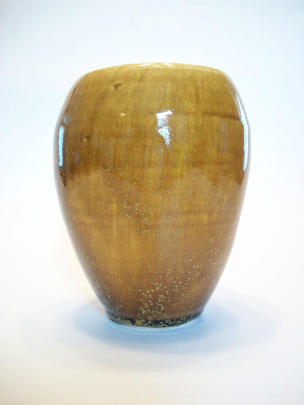 Vintage Glazed/Thrown Studio Pottery Vase - Signed - Canada - Late 20th Century For Sale 2
