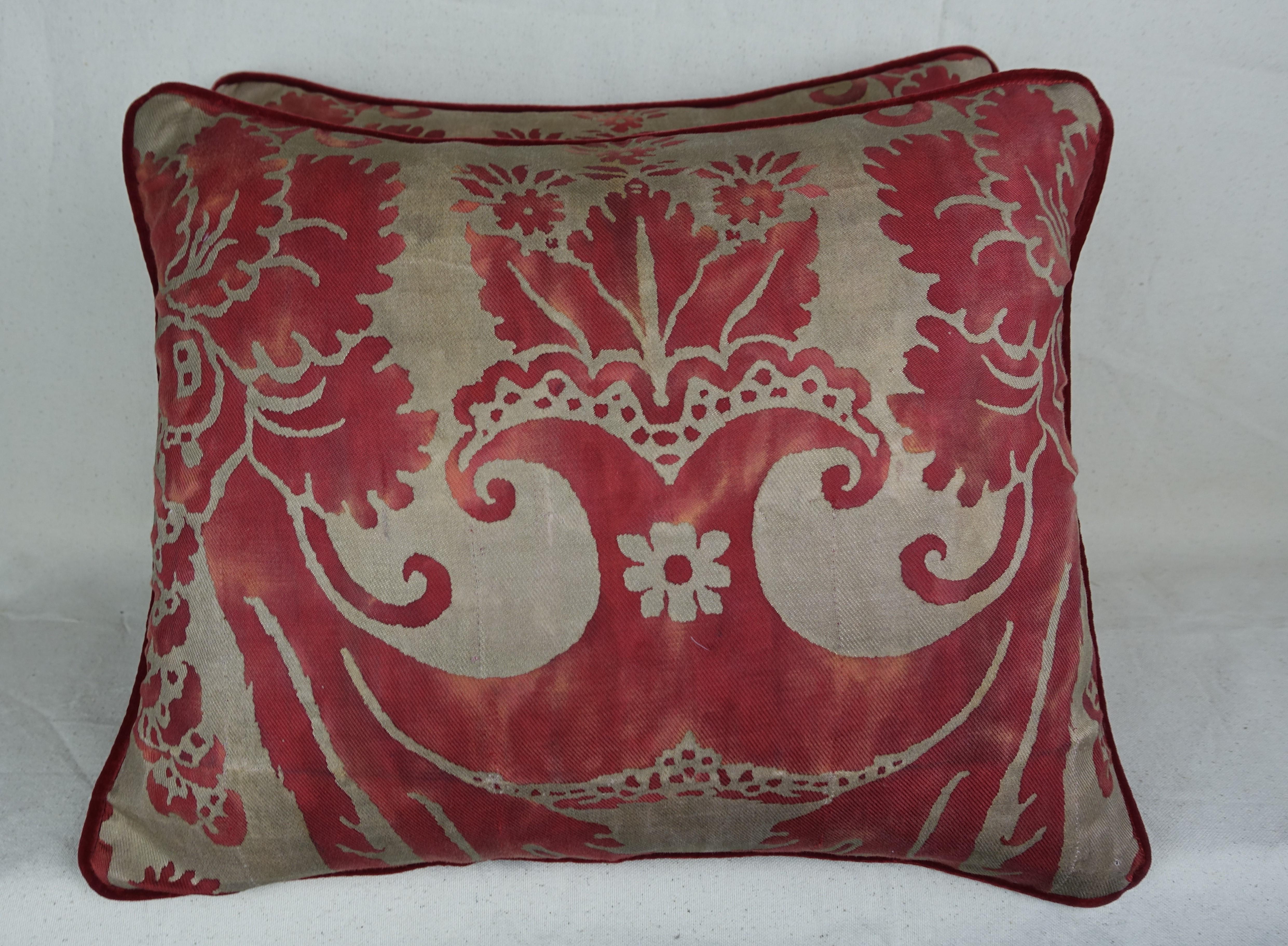 Vintage Glicine Patterned Fortuny Pillows, Pair In Excellent Condition In Los Angeles, CA