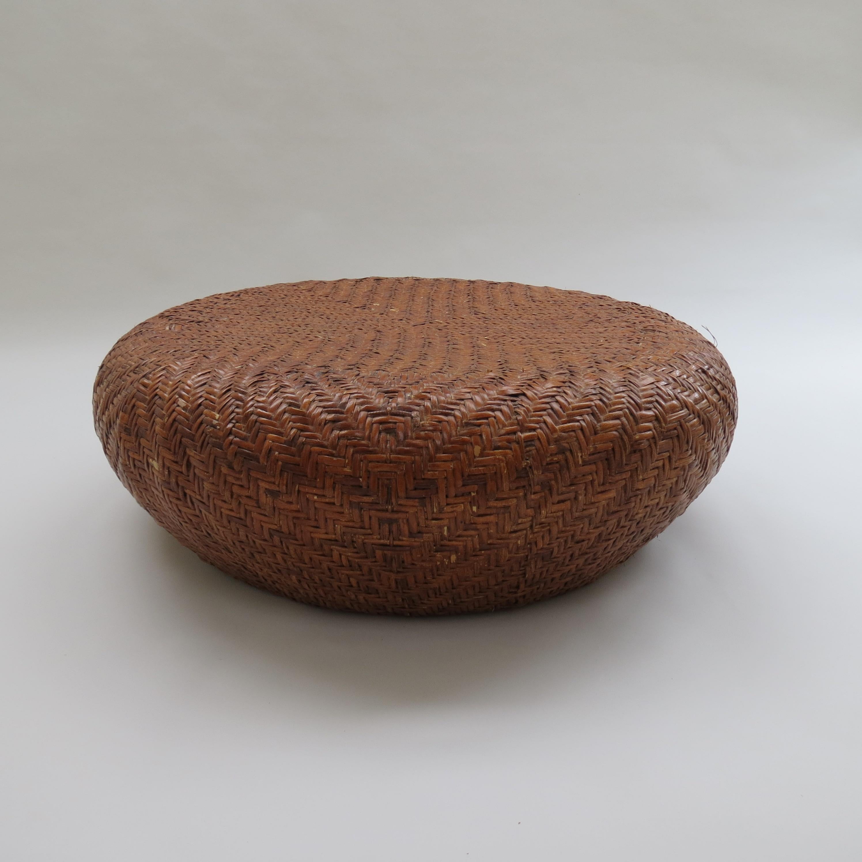 Table basse ronde vintage Global Village en vente 4