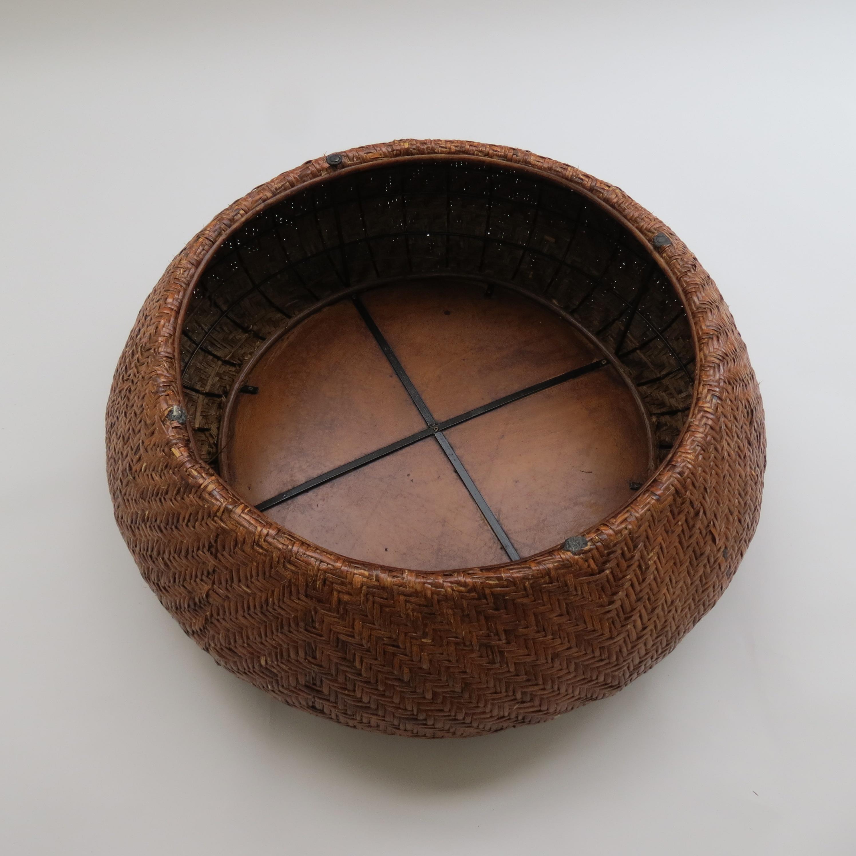 Table basse ronde vintage Global Village en vente 7