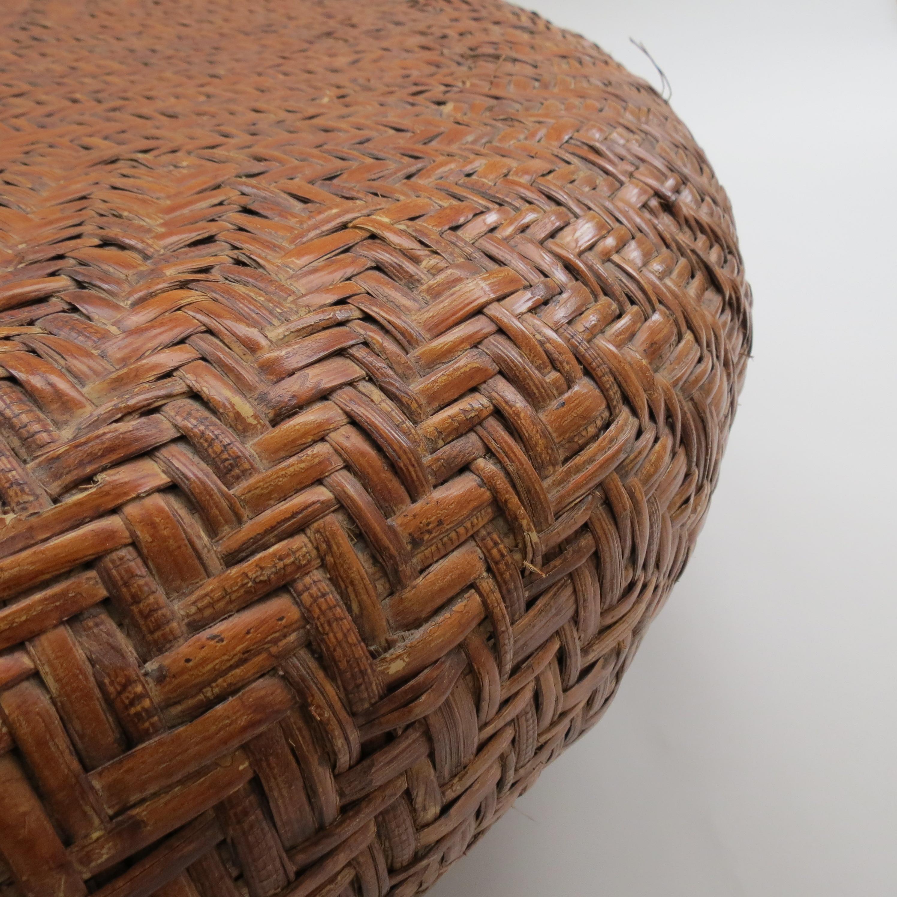 Table basse ronde vintage Global Village en vente 1