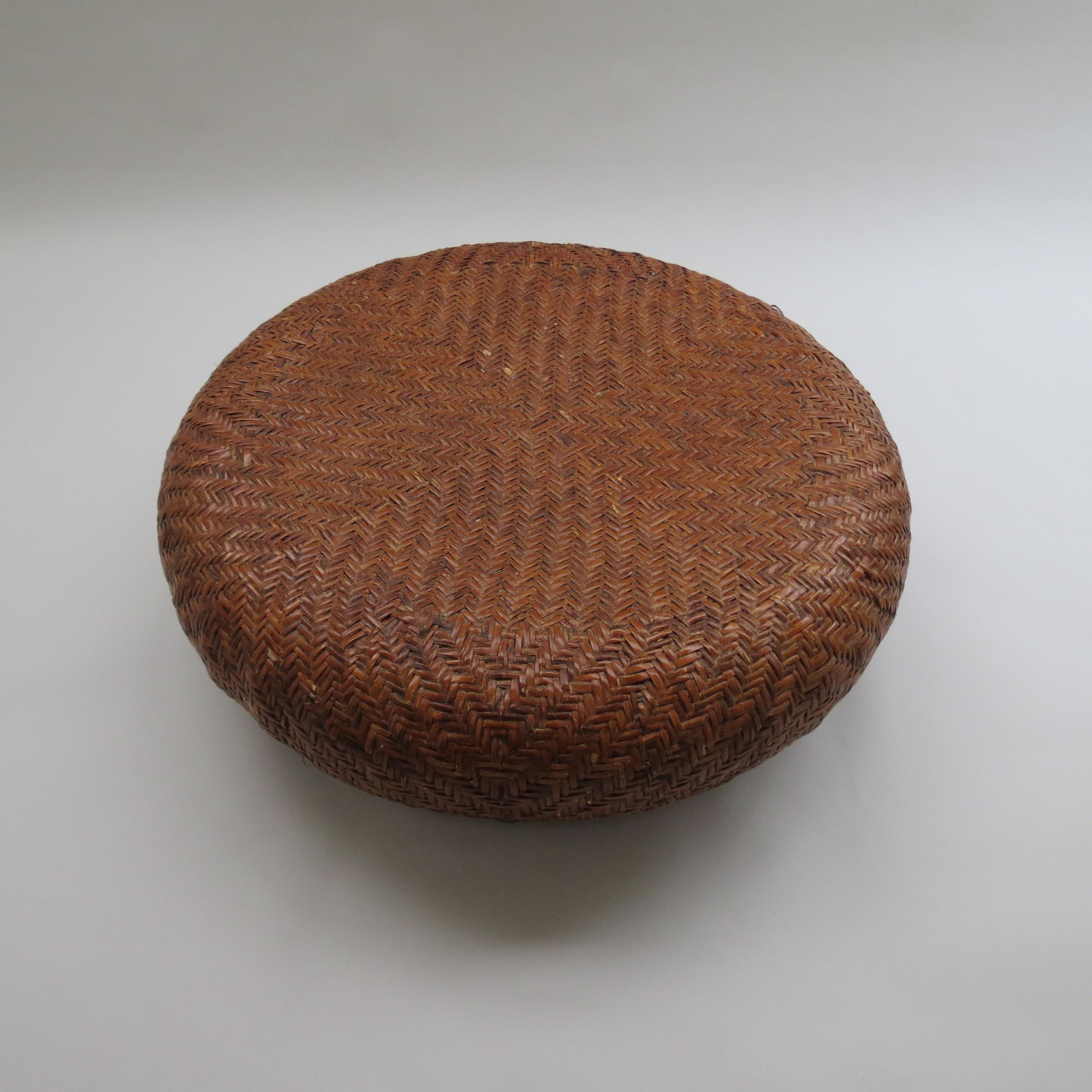 Table basse ronde vintage Global Village en vente 2