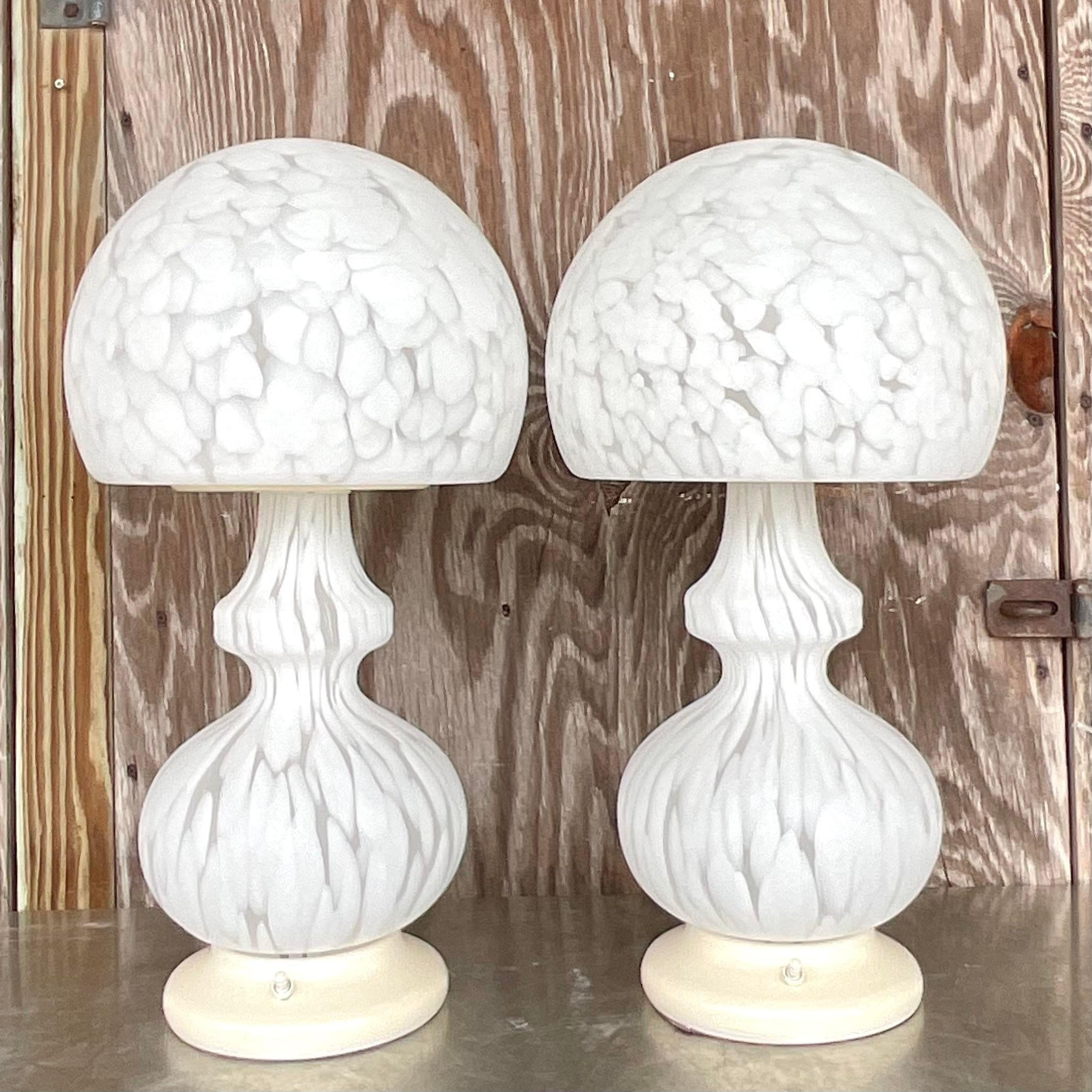 Paire de lampes globes vintage d'après Murano pour Someroso pour Laurel Lighting Bon état - En vente à west palm beach, FL
