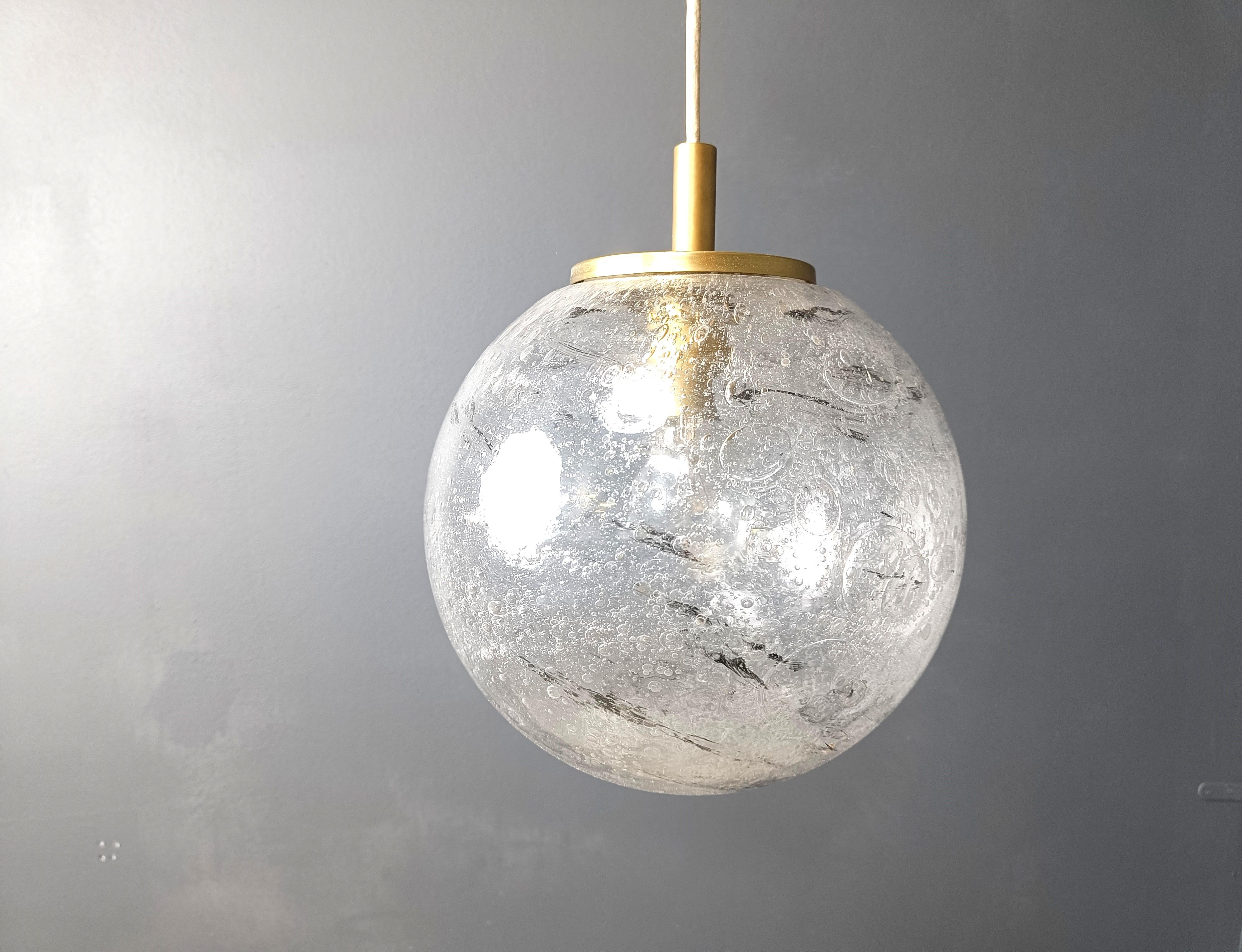 Lampada a sospensione a globo vintage di Doria Leuchten, anni '60 in vendita 3