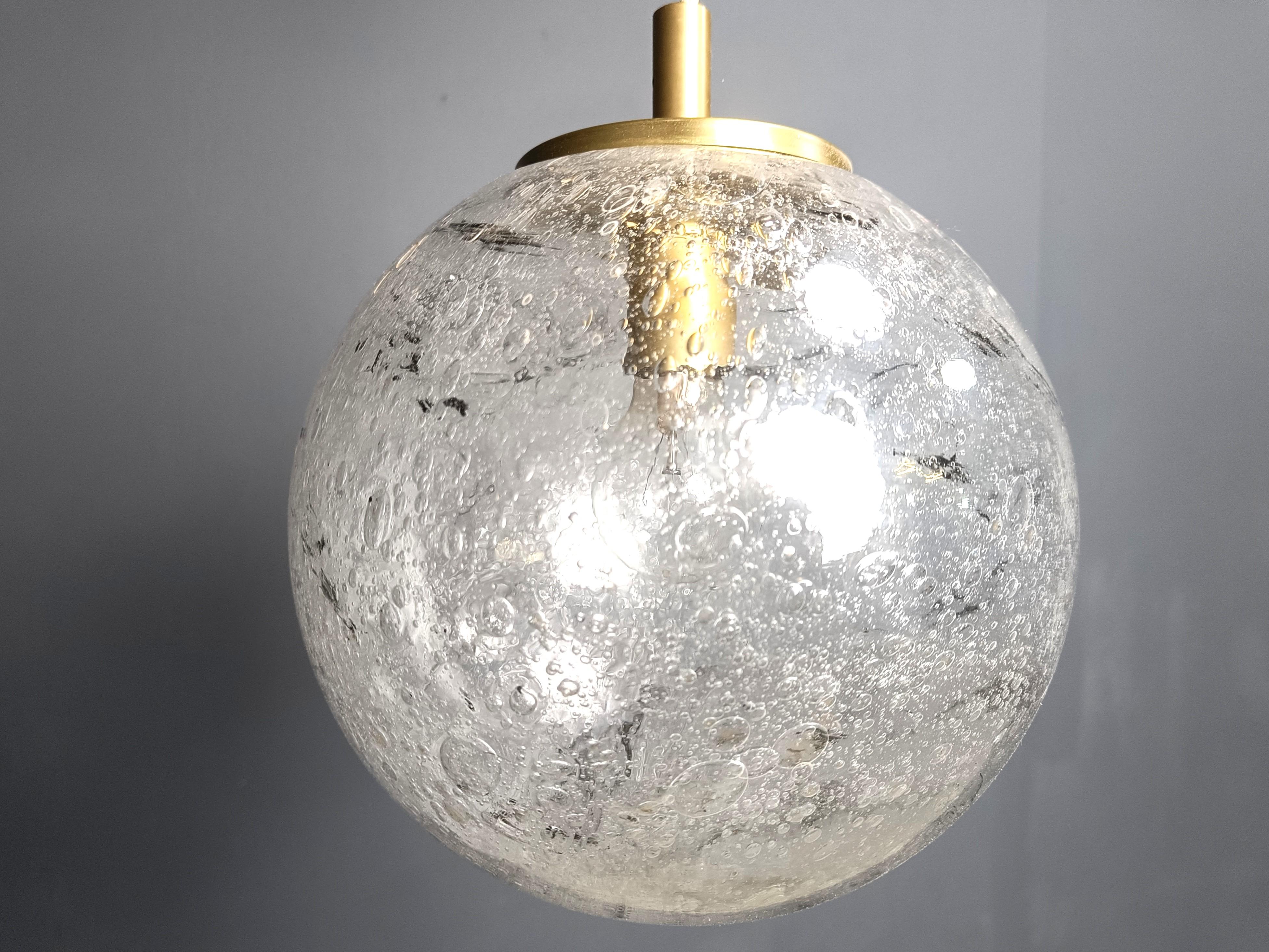 Metà XX secolo Lampada a sospensione a globo vintage di Doria Leuchten, anni '60 in vendita