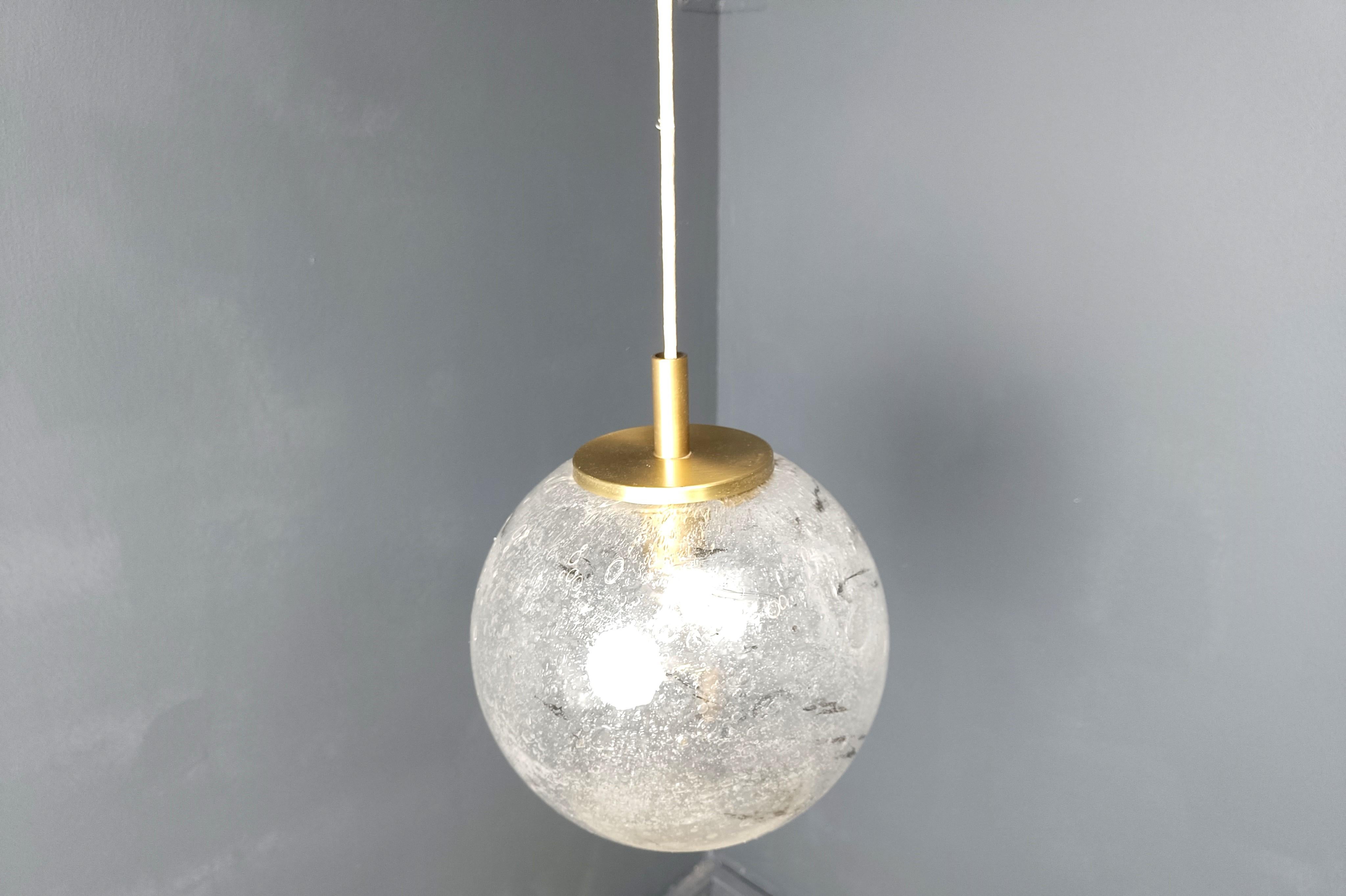 Lampada a sospensione a globo vintage di Doria Leuchten, anni '60 in vendita 1