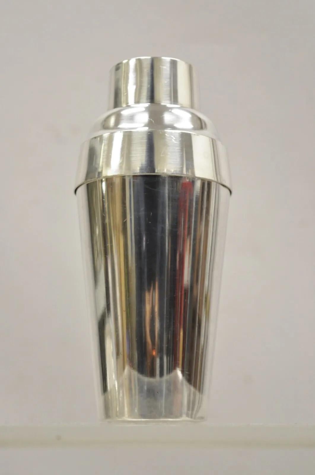 Vintage GM Co. Silver Plated Art Deco Cocktail Bar Martini Shaker. Circa Mid to Late 20th Century. Measurements: 8.5