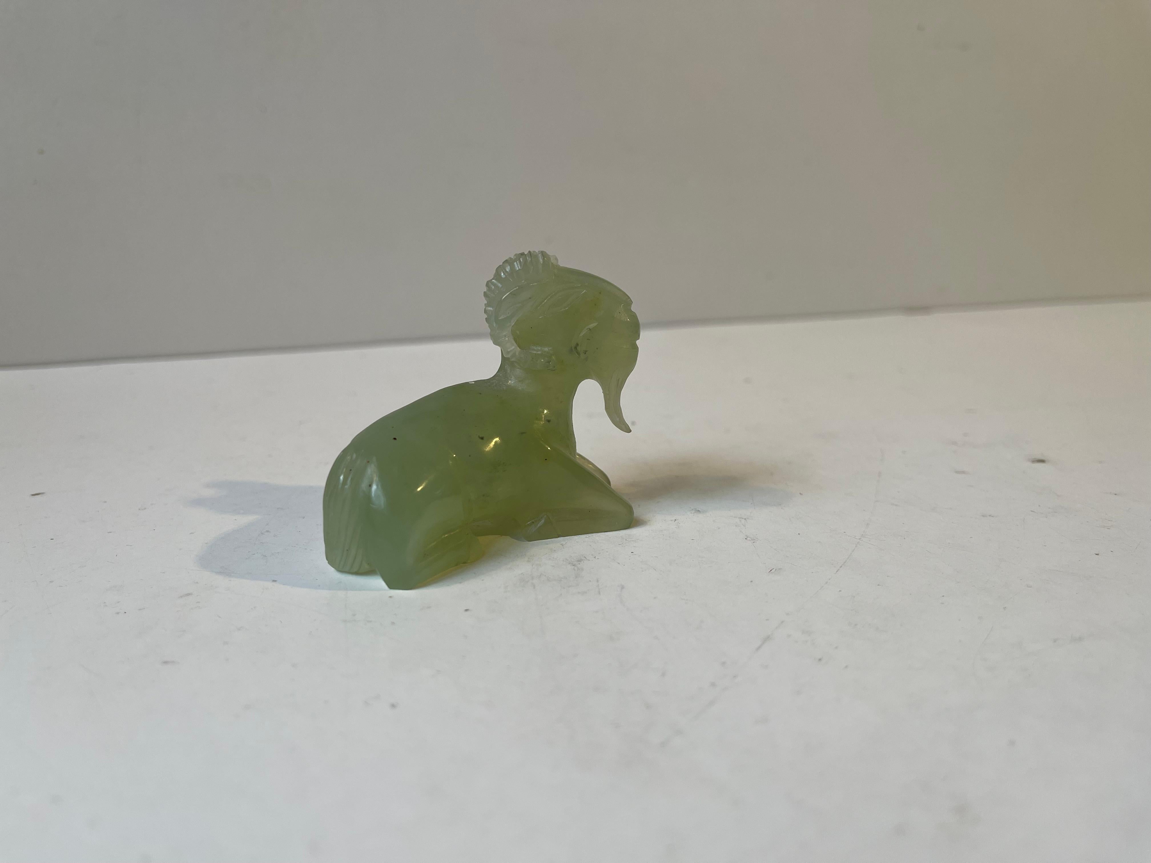 Giada Statuetta di capra vintage in pietra di giada - The Devils Pet in vendita