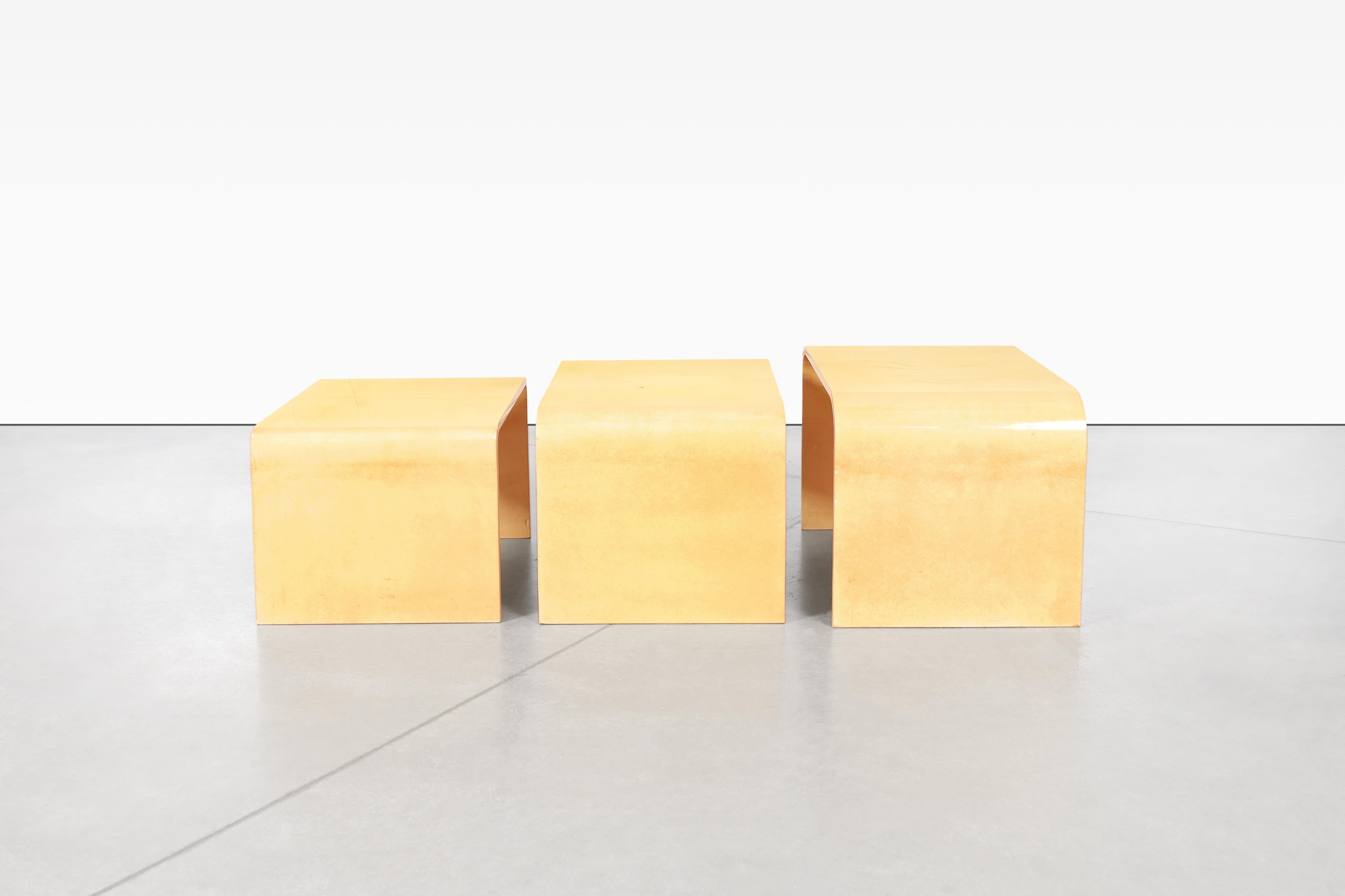 Tables gigognes vintage en peau de chèvre 
