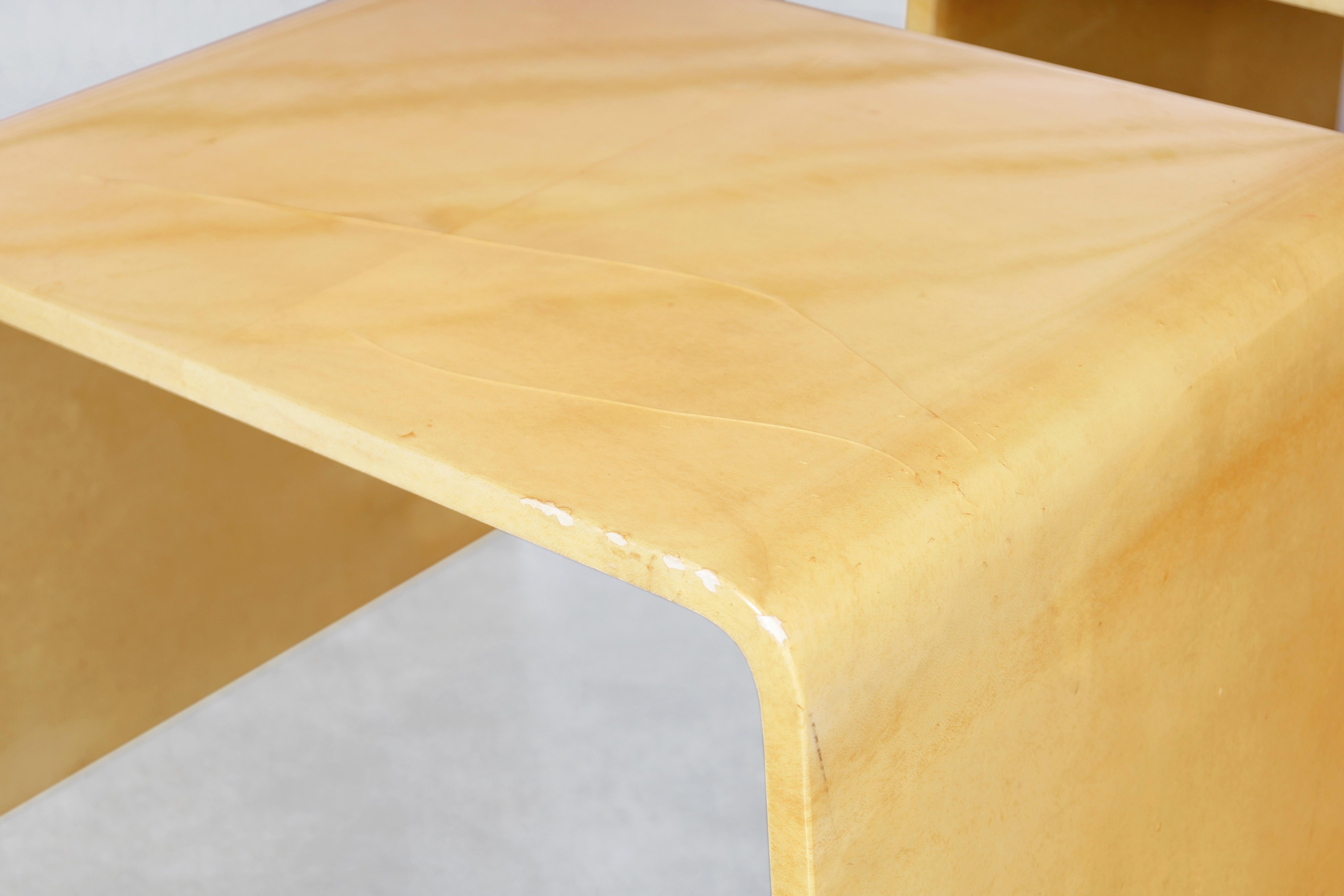 Tables gigognes vintage en peau de chèvre 