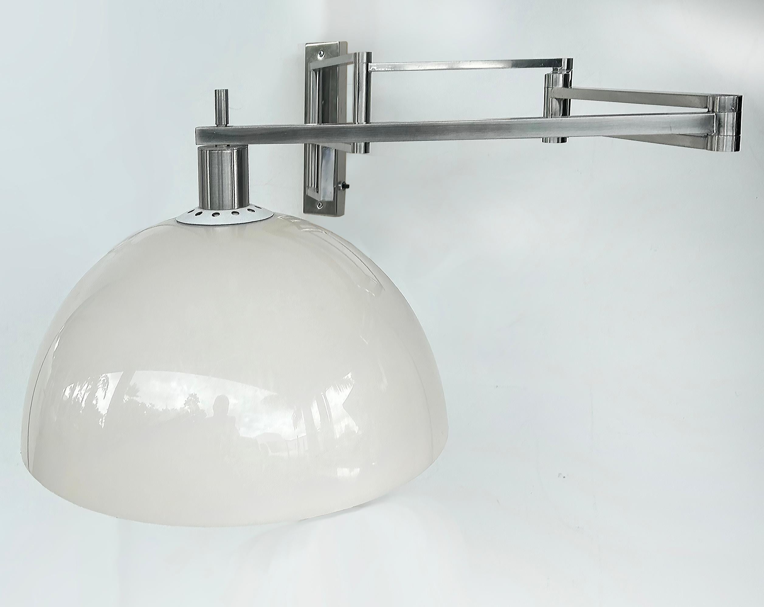 Vintage Goffredo Reggiani Adjustable Italian Wall Sconce in Chrome


Offered for sale is an adjustable and extendable wall lamp in chrome designed and produced by Goffredo Reggiani in Italy 1970s. The fixture is in very good vintage condition with