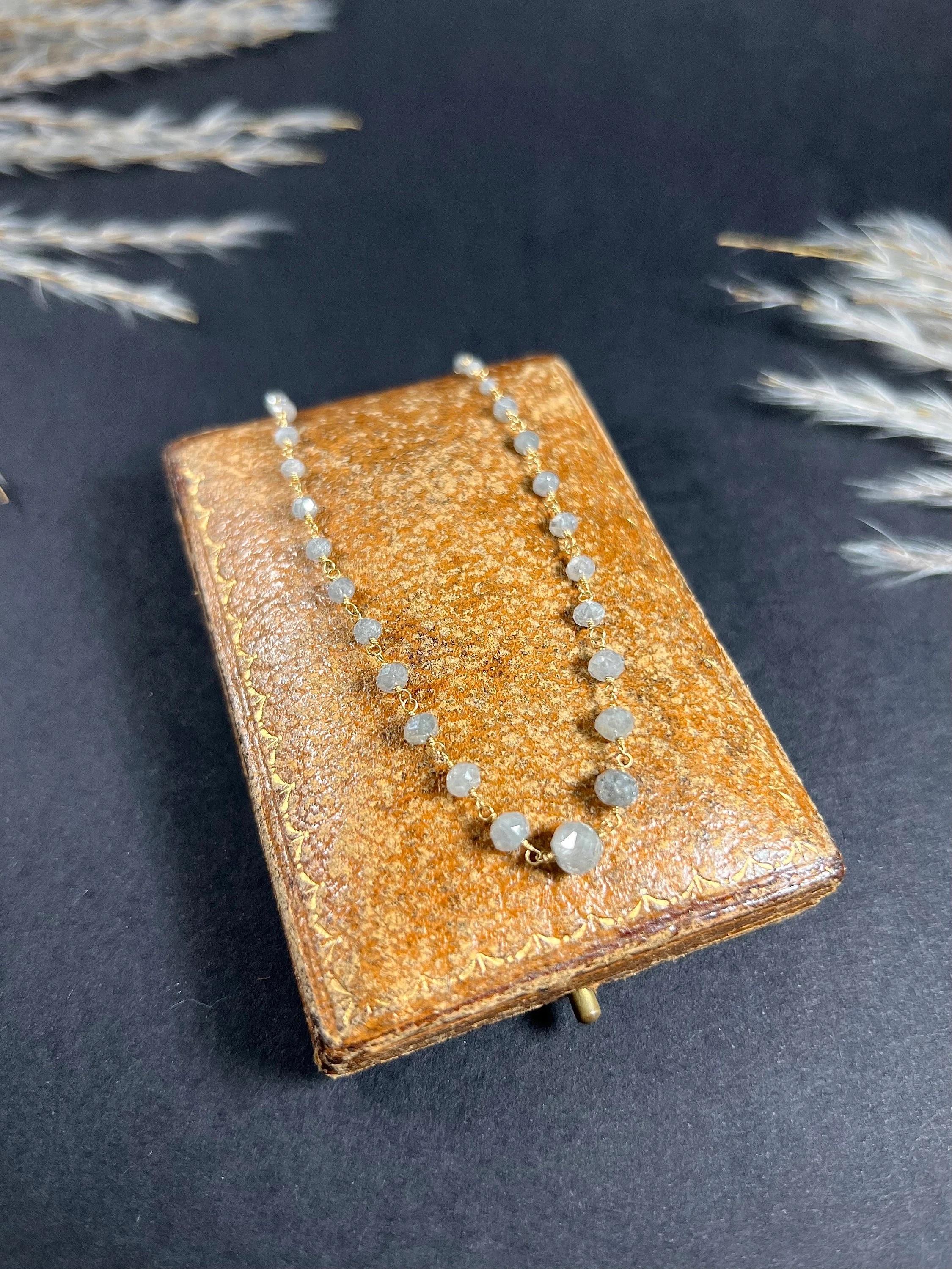 Round Cut Vintage Gold, 1990s Graduated Salt & Pepper Faceted Diamond Necklace For Sale