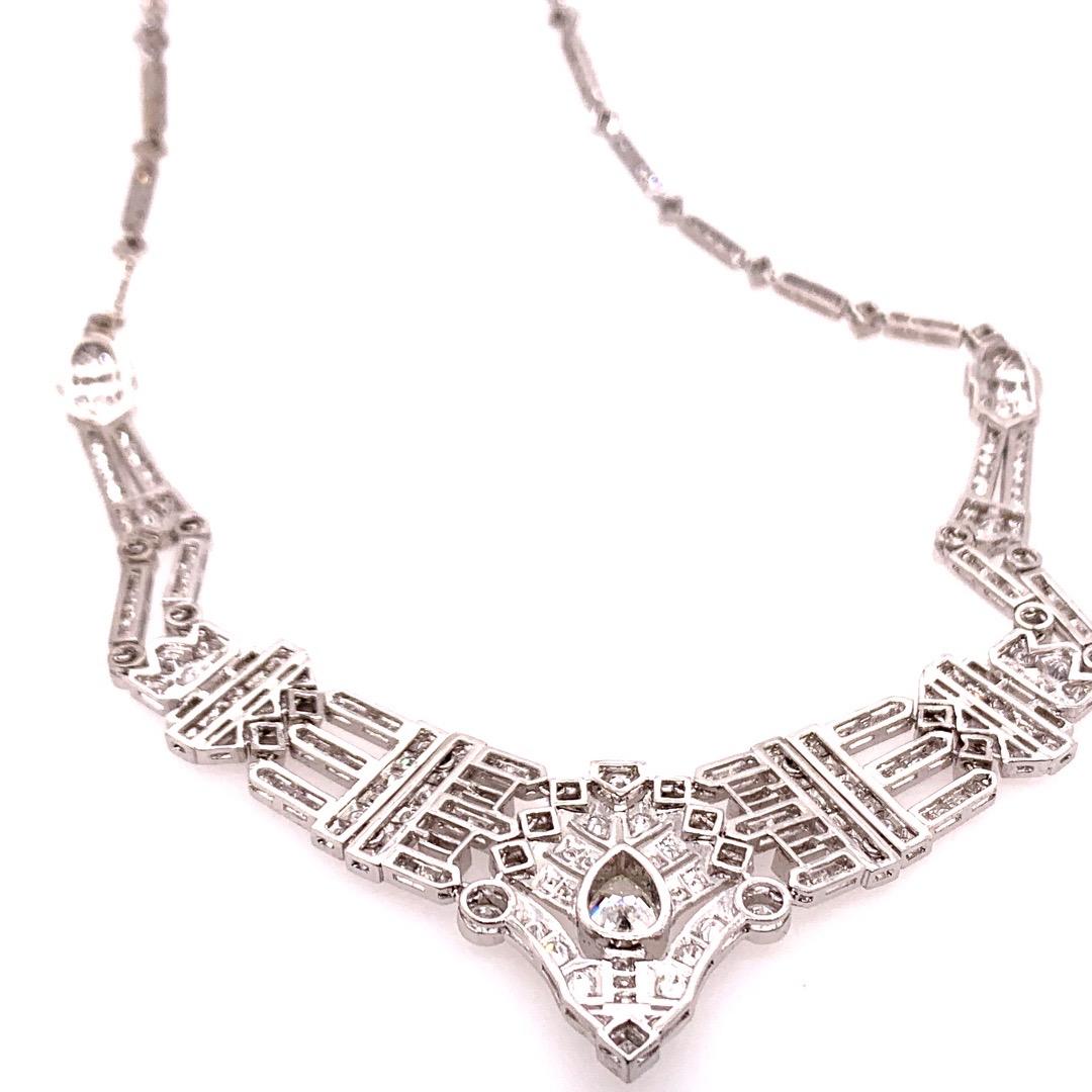 Halskette aus Gold, 8 Karat natürlicher runder und birnenförmiger Diamant-Edelstein Damen im Angebot