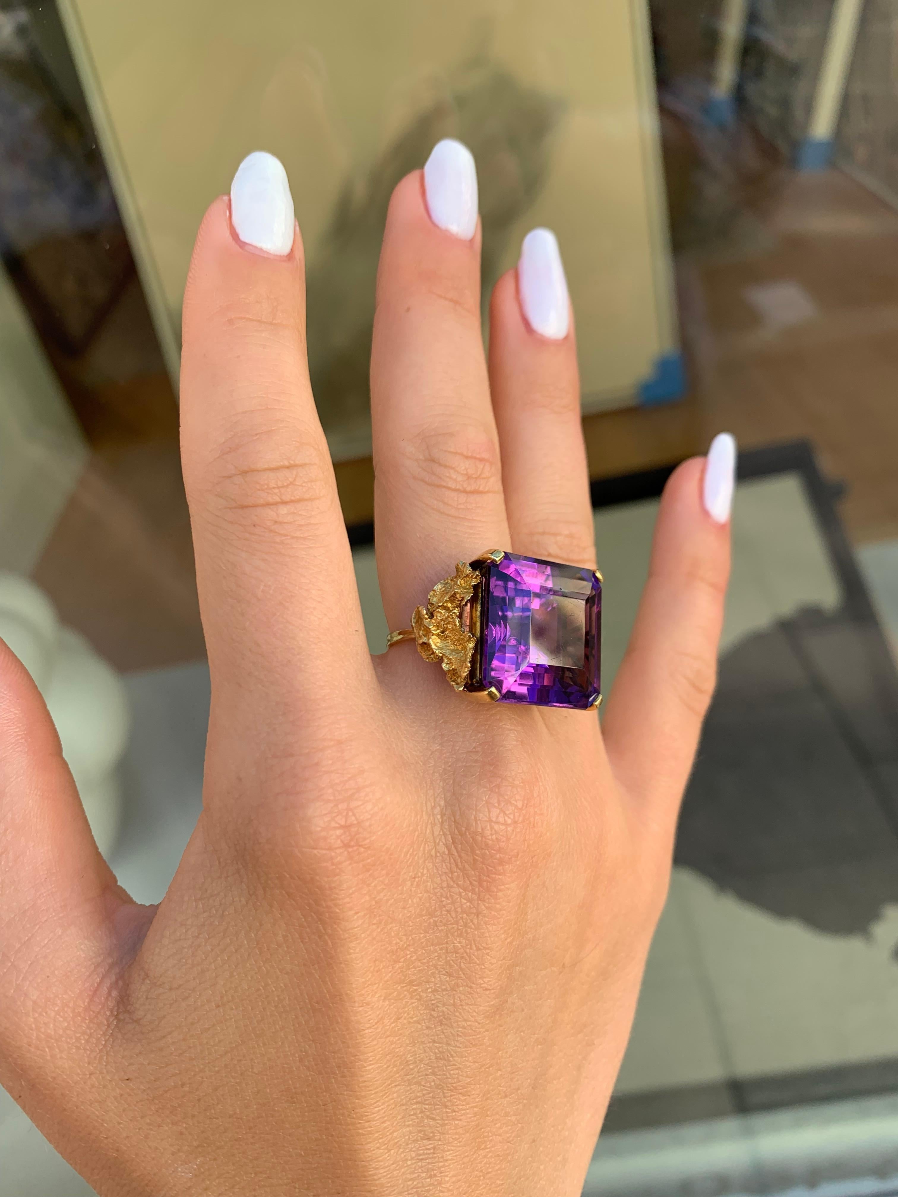 Vintage Gold 23 carat Amethyst Cocktail Ring In Excellent Condition For Sale In Munich, Bavaria