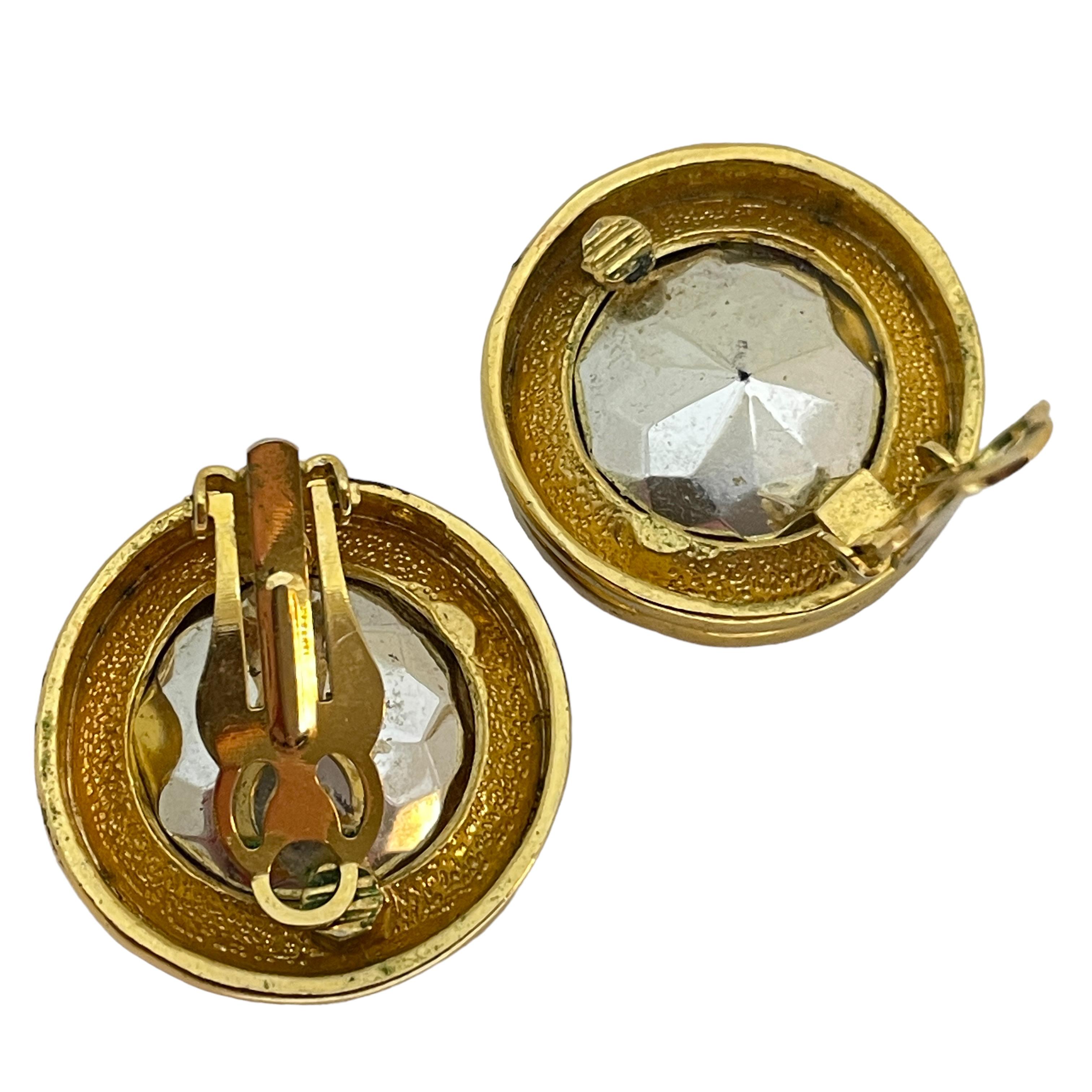 Orecchini a clip in oro d'epoca con vetro ametista, firmati da designer In condizioni buone in vendita a Palos Hills, IL