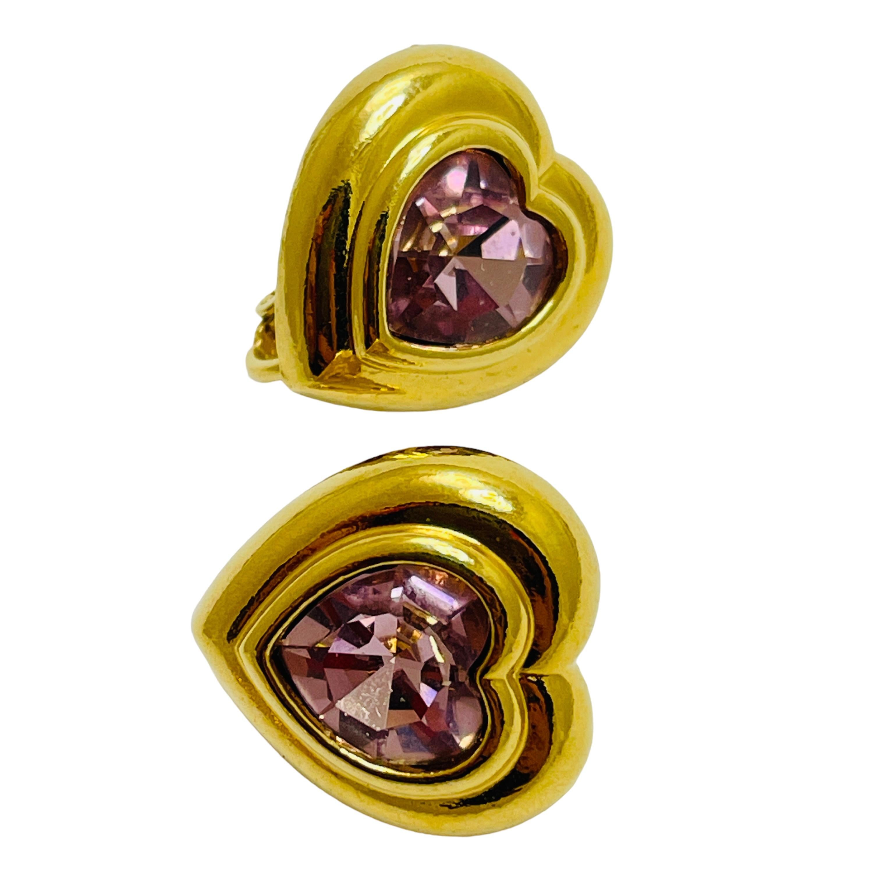 DETAILS

• unsigned 

• gold tone with glass

• vintage designer earrings

MEASUREMENTS  

• 

CONDITION

•  very good vintage condition with minimal signs of wear 

 Sku 43

❤️❤️  VINTAGE DESIGNER JEWELRY ❤️❤️

❤️❤️  ALEXANDER’S BOUTIQUE  ❤️❤️