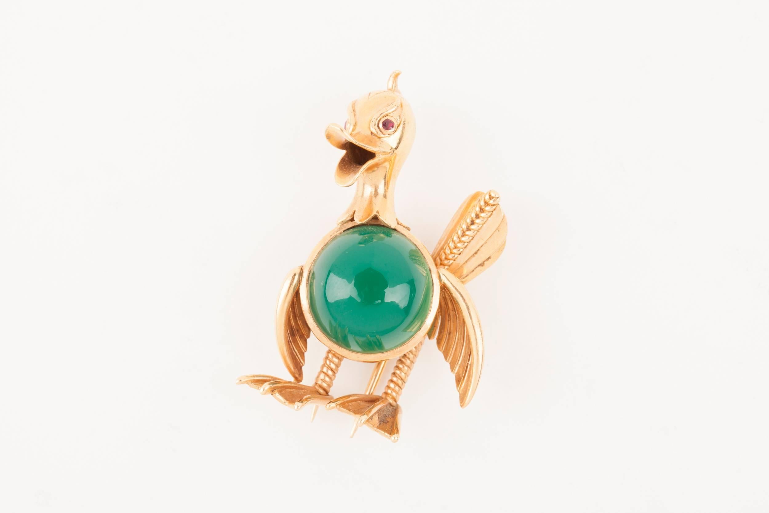 Very nice design brooch, made in France circa 1950. 
The duck is very lovely.
Made with 18k gold(French marks) and one beautiful Agate stone cabochon.
Dimensions: 4.5 * 2.6 cm
Weight: 15.5 grams.
