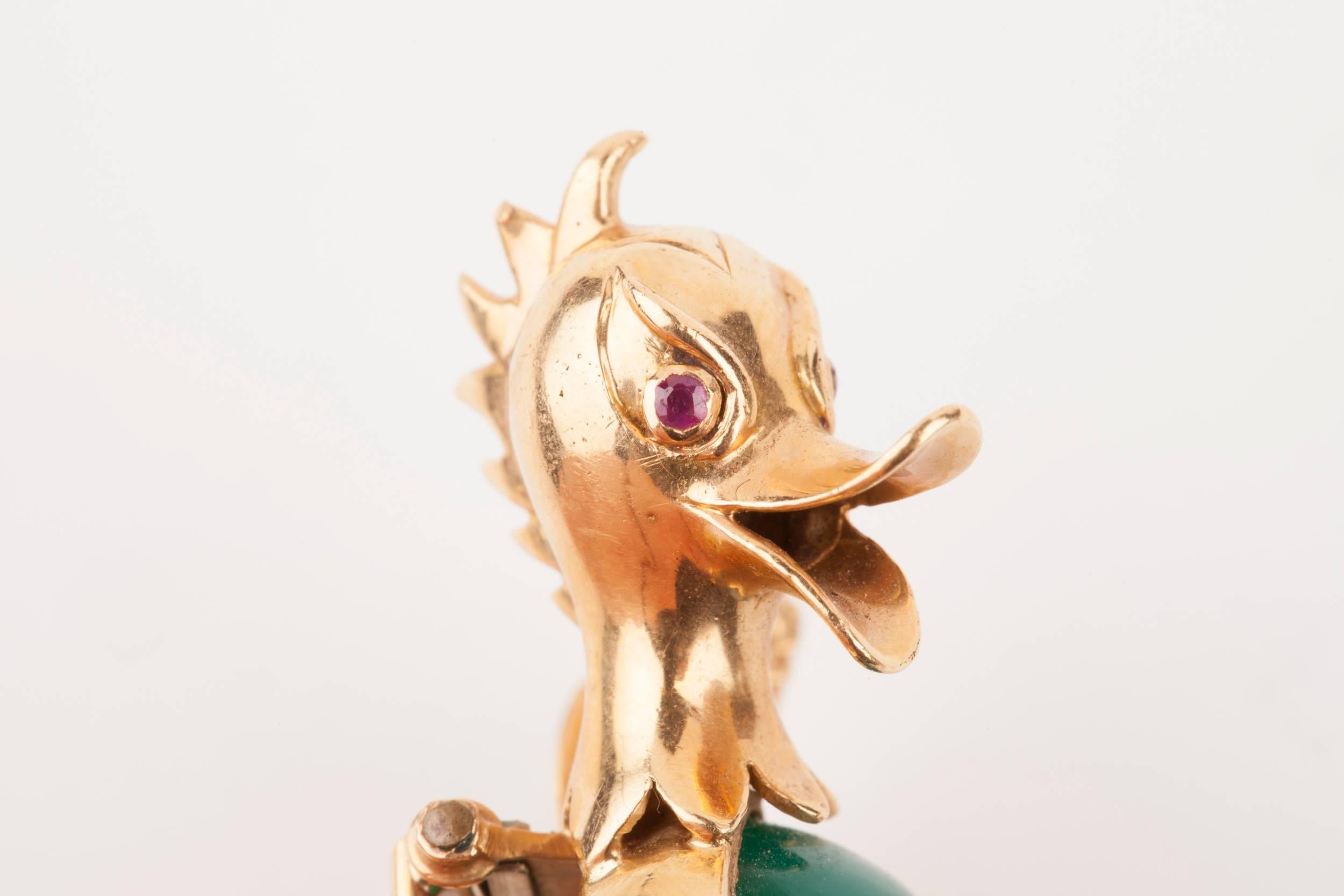 Women's Vintage Gold and Agate French Duck Brooch For Sale