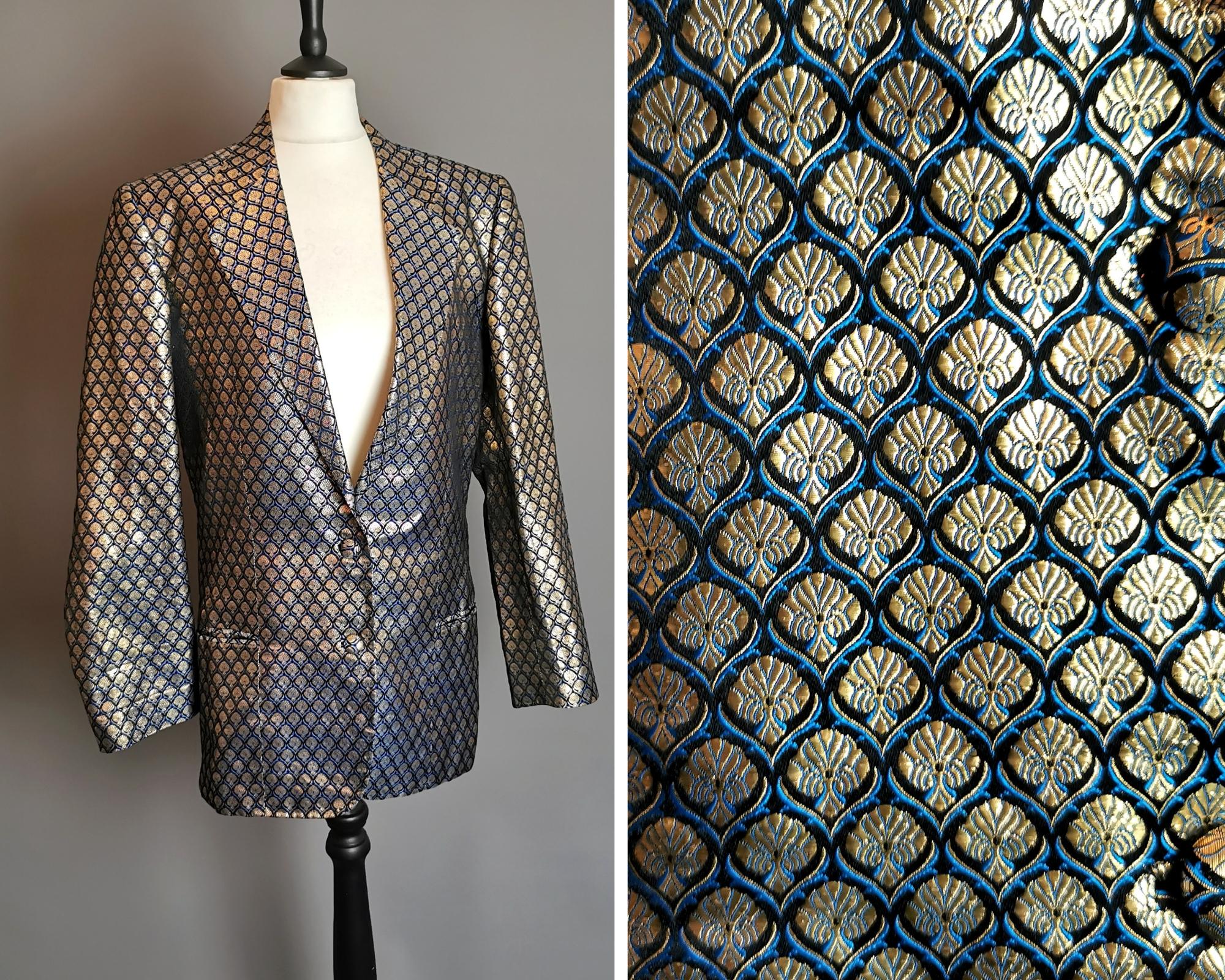An amazing vintage Italian couture Brocade jacket or blazer.

This gorgeous blazer is designed in a rich royal blue with glistening gold and it has a regal art deco style fan pattern, the fabric slightly embossed.

It has long sleeves and fastens to
