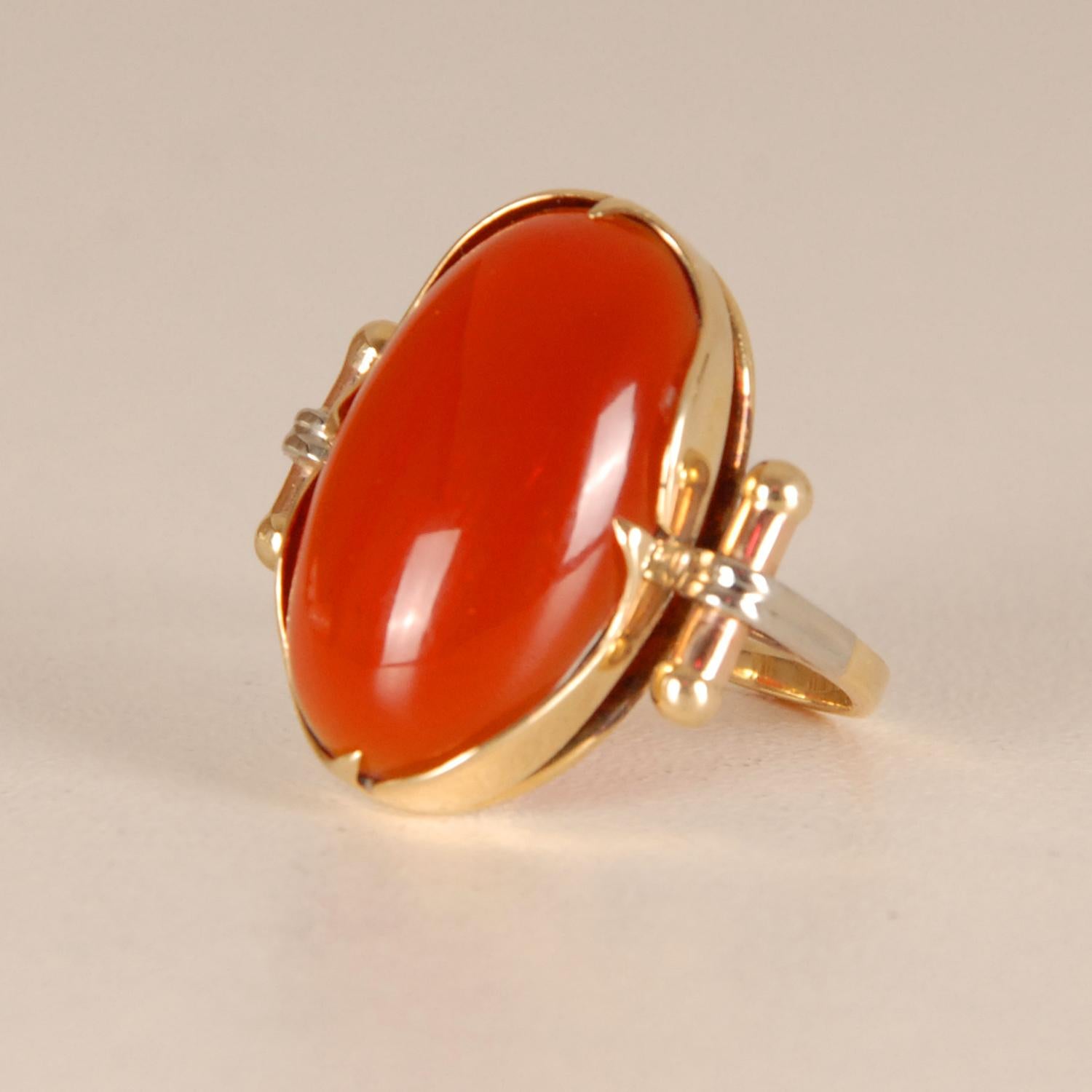 Mid Century Gold Ring with Cabochon Cut Agate Carnelian For Sale 3