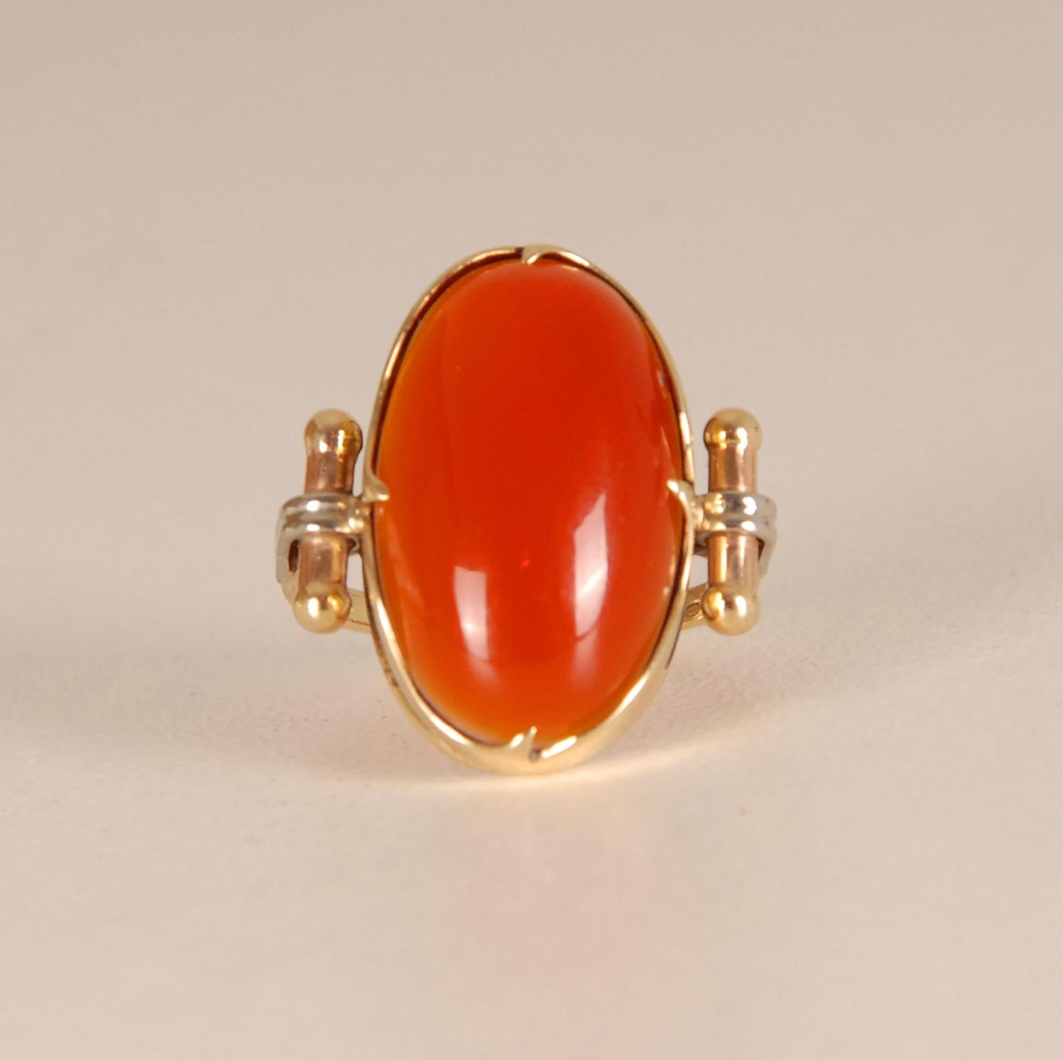Mid Century Gold Ring with Cabochon Cut Agate Carnelian For Sale 4