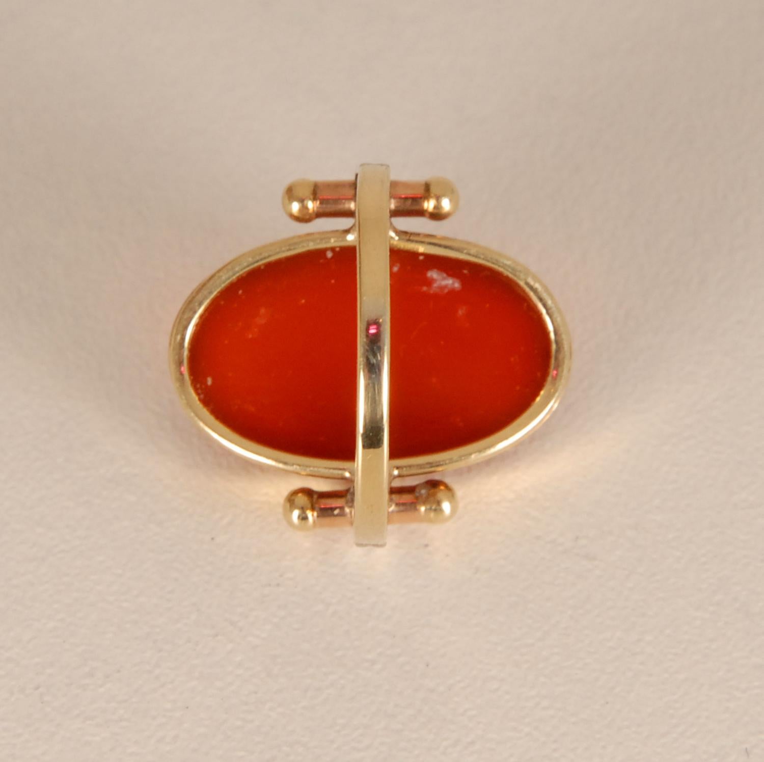 Mid Century Gold Ring with Cabochon Cut Agate Carnelian For Sale 1