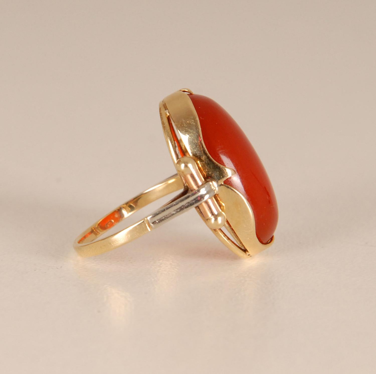Mid Century Gold Ring with Cabochon Cut Agate Carnelian For Sale 2