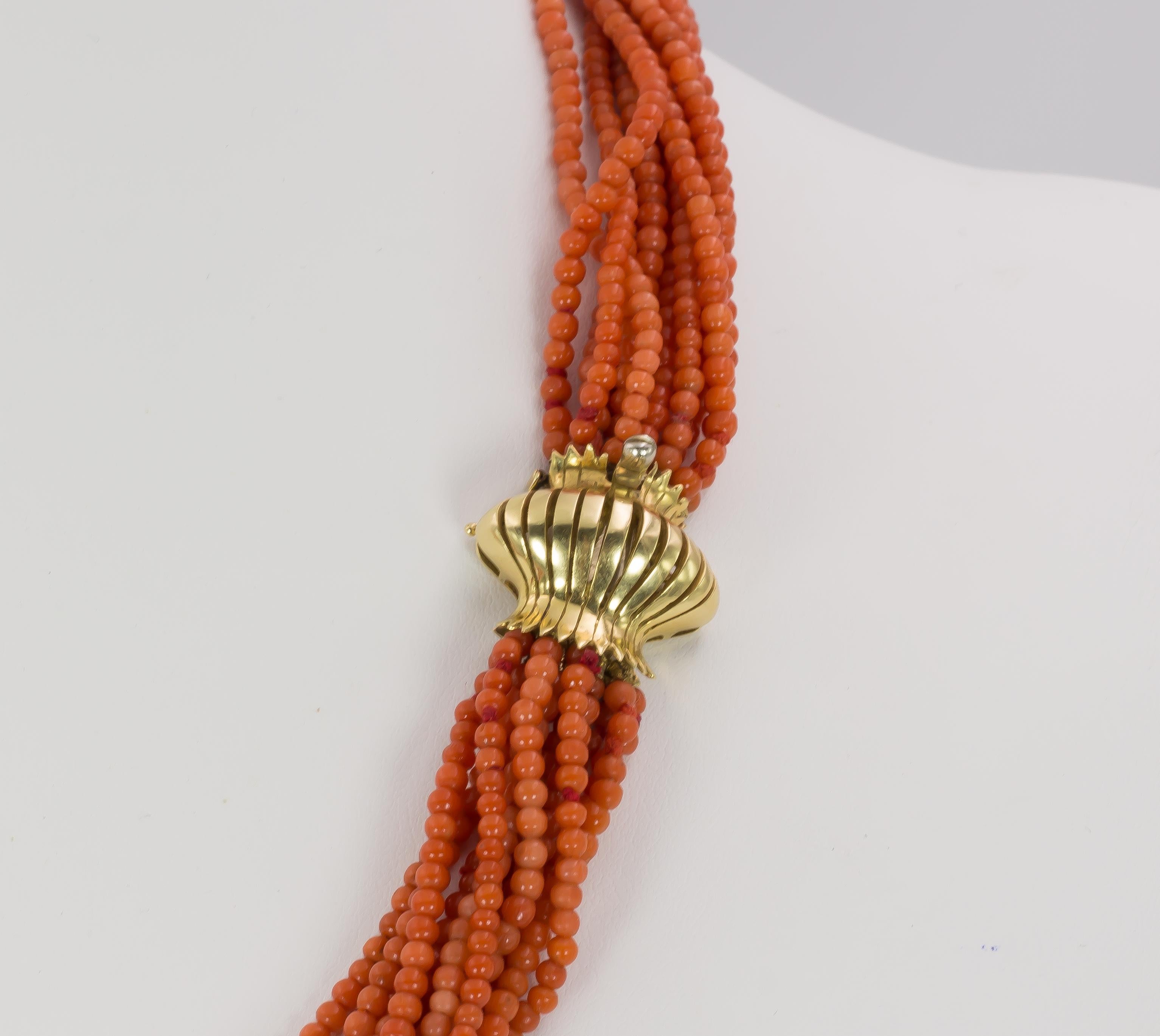 Vintage Gold and Coral Torchon Beaded Necklace, 1970s In Good Condition For Sale In Bologna, IT