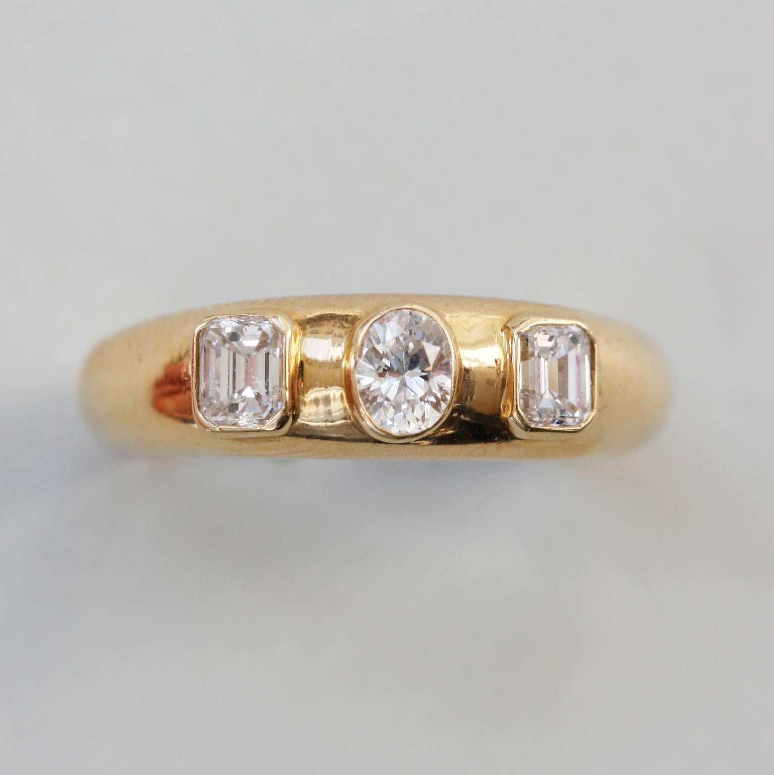 A pretty vintage 18-carat gold band three- stone ring with an oval-cut diamond and two step-cut diamonds (app. F-G, vvs, 0.7 carats). France.

Ring size: 17 mm / 7.5 US
Weight: 4.4 grams