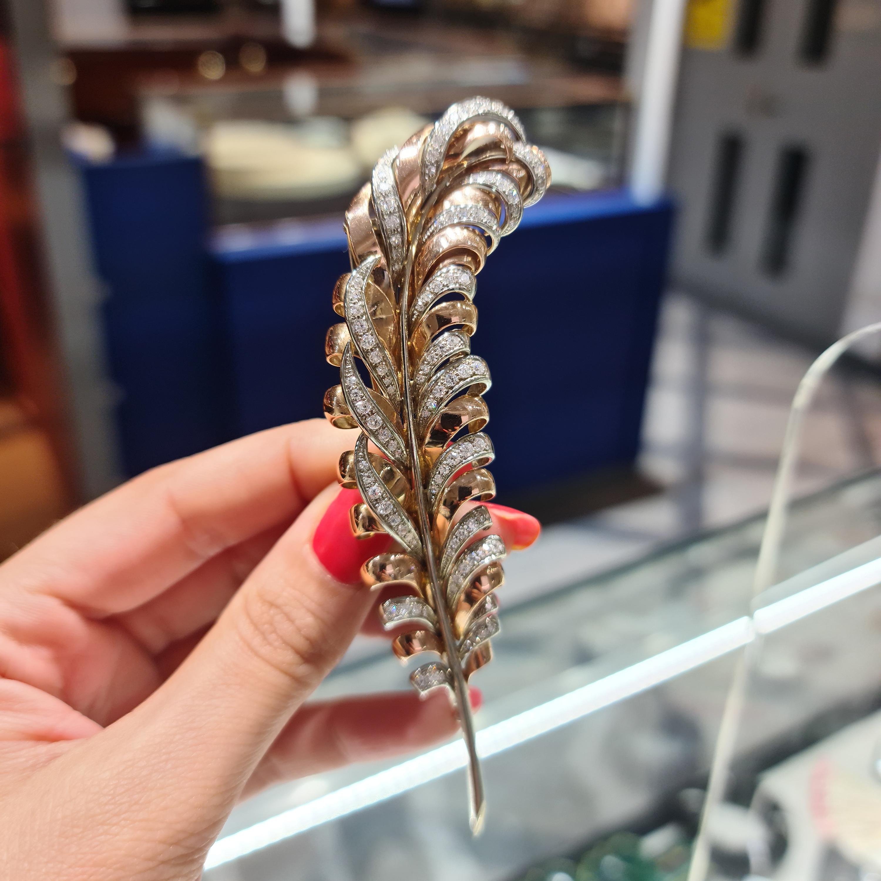 Vintage Gold and Diamond Feather Brooch, 3.50 Carats In Good Condition For Sale In London, GB