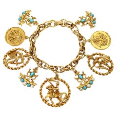 Bracciale con charme in oro e finto turchese d'epoca, anni '80 circa