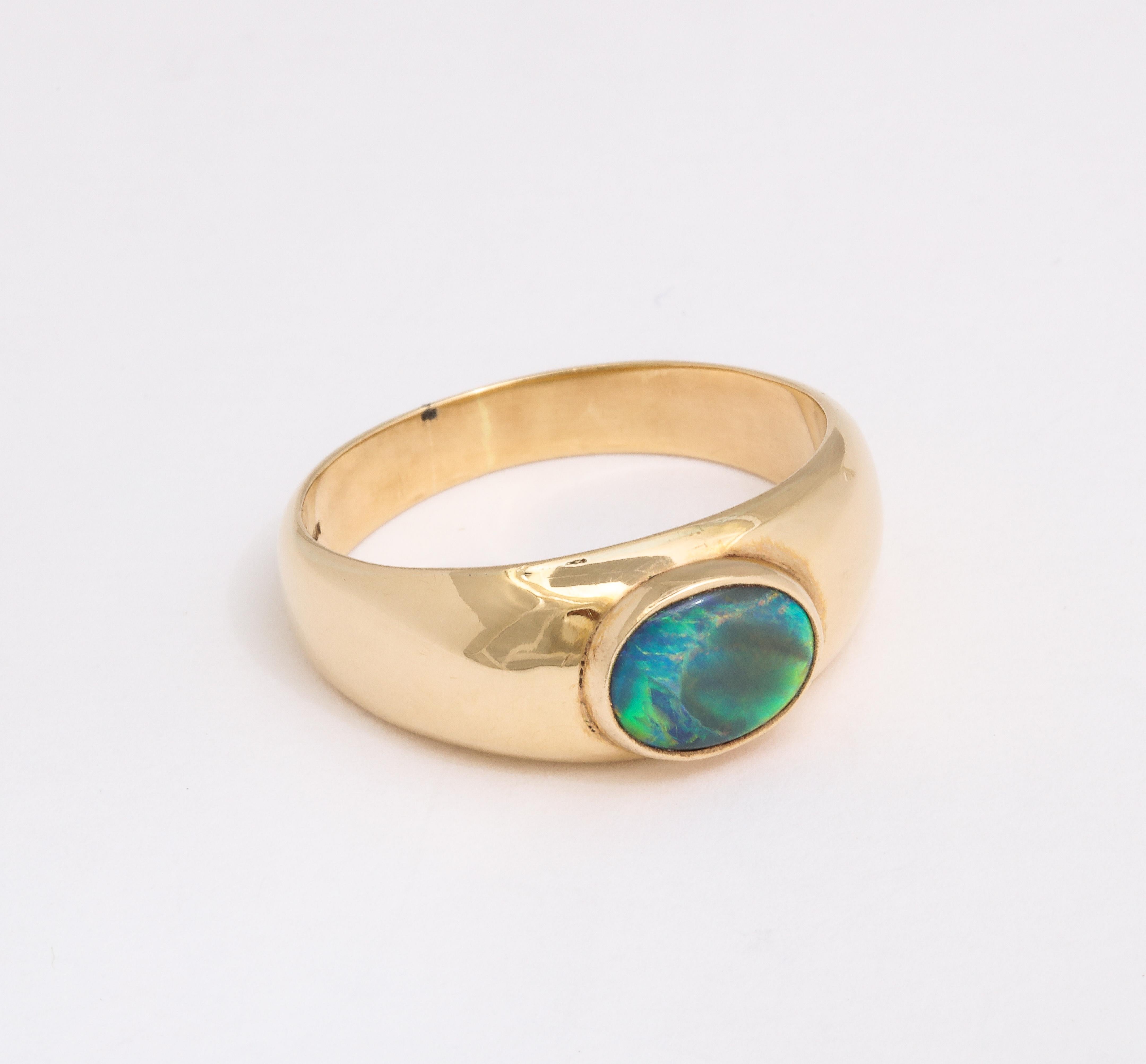 Vintage Gold and Ocean Australian Blue Green Black Opal Ring In Excellent Condition For Sale In Stamford, CT