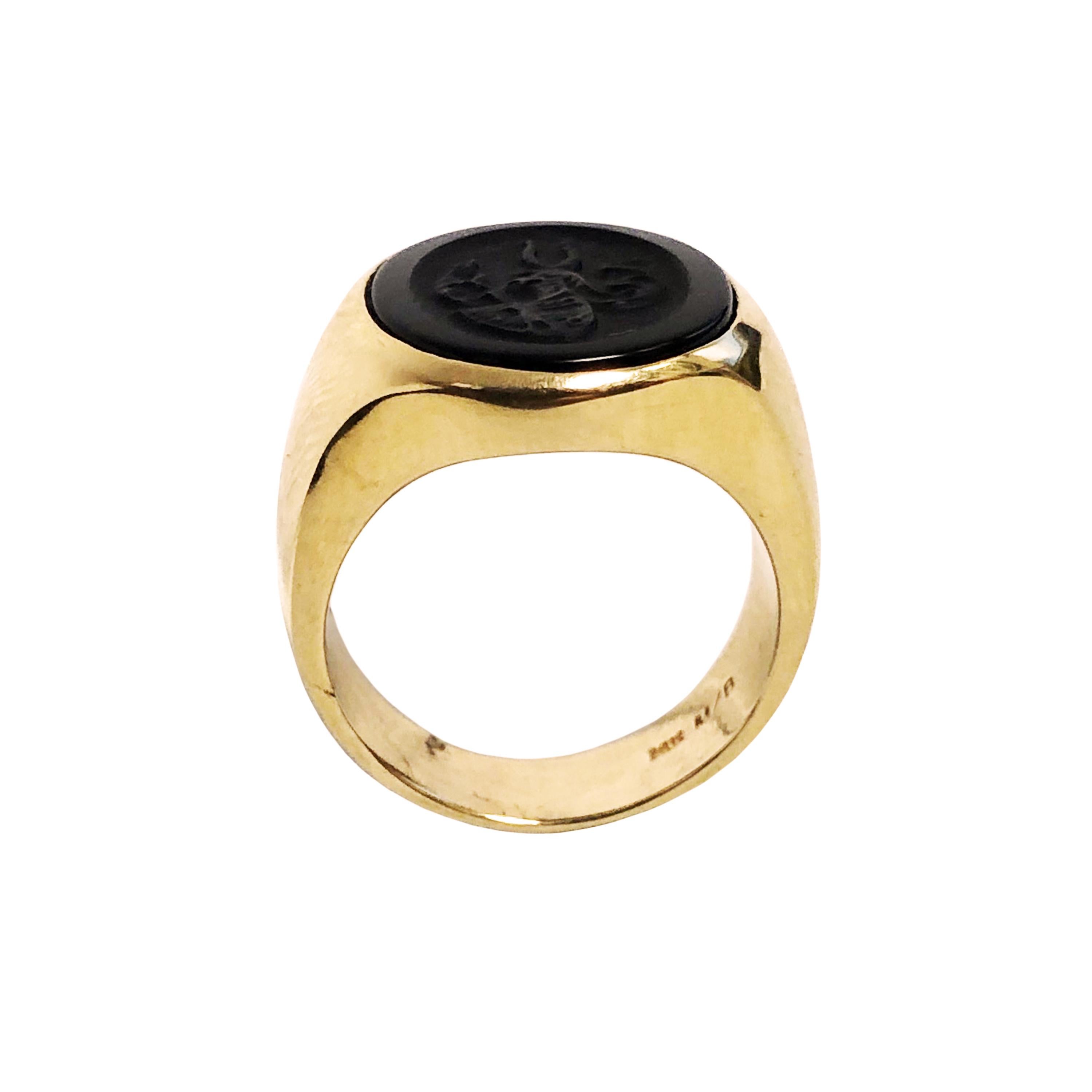 Vintage Gold and Onyx Gents Signet Ring In Excellent Condition In Chicago, IL