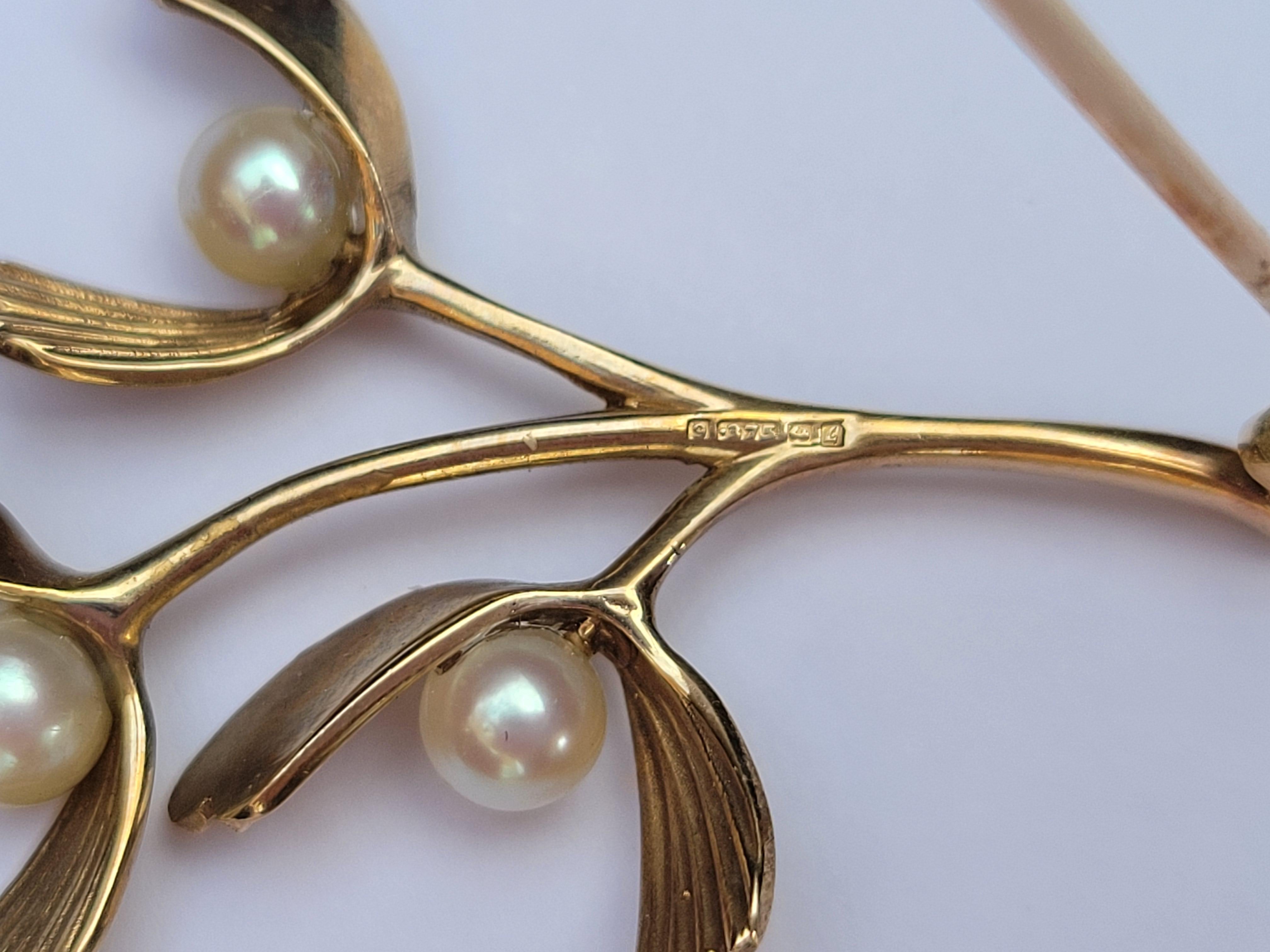 Bead Vintage Gold and Pearl Mistletoe Brooch
