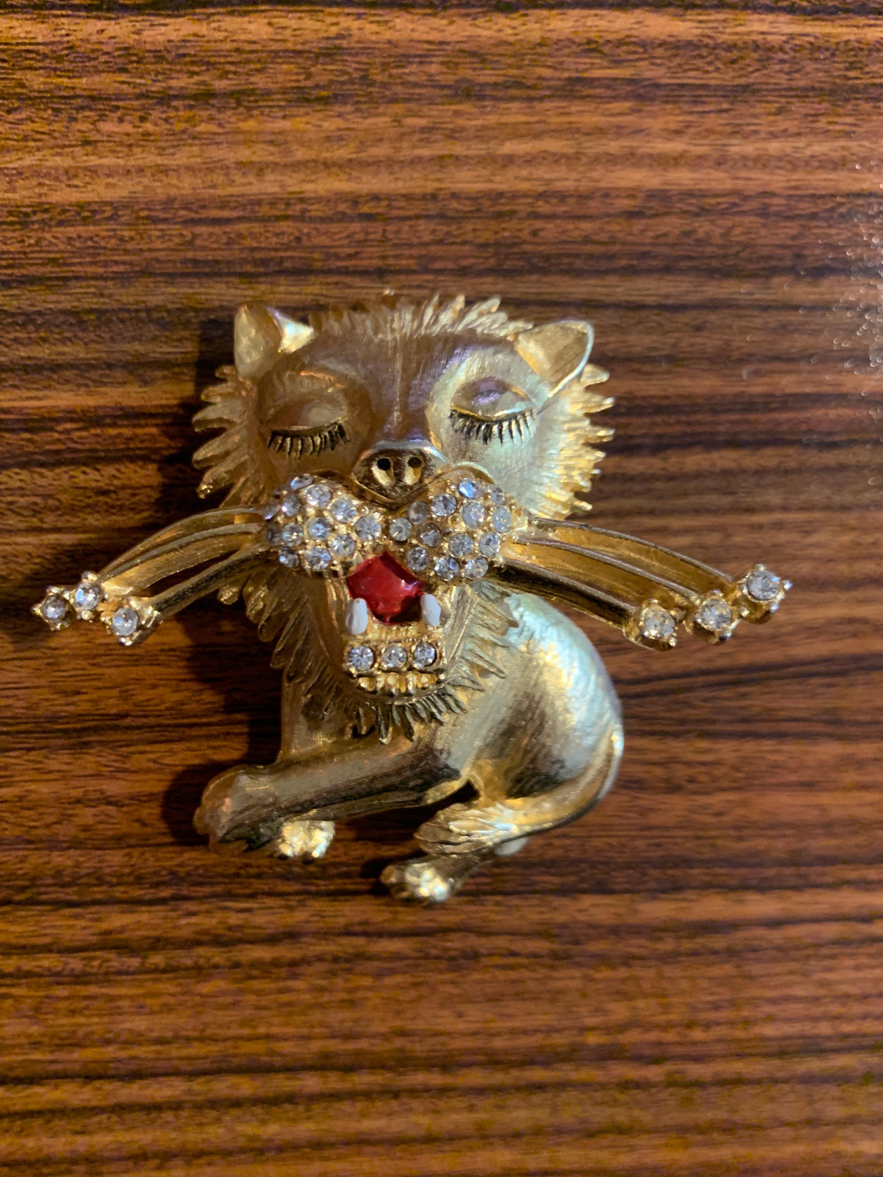 Vintage Gold and Rhinestone Lion Pin Brooch In Excellent Condition In San Francisco, CA