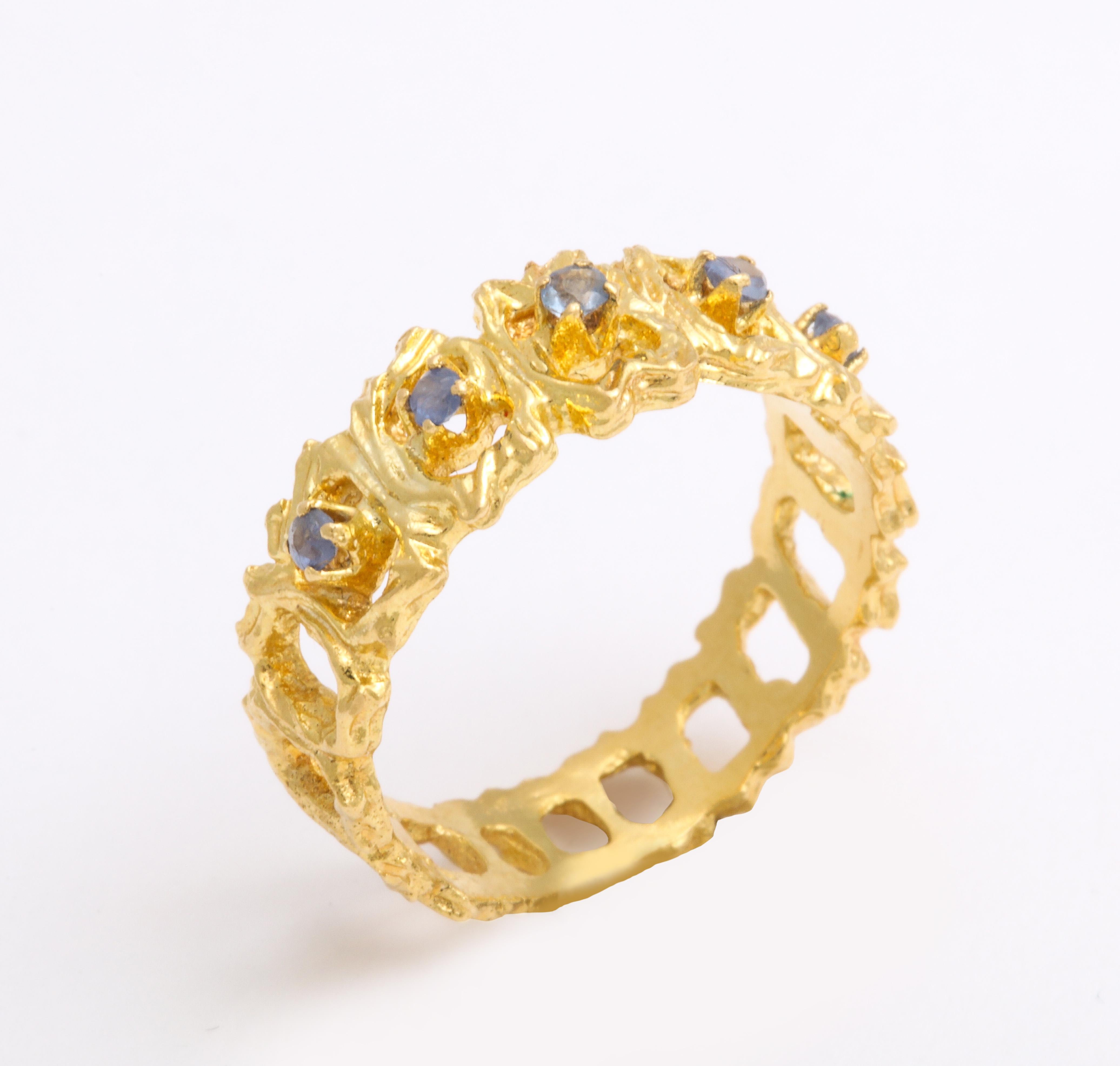 Modern Vintage Gold and Sapphire Band Ring For Sale