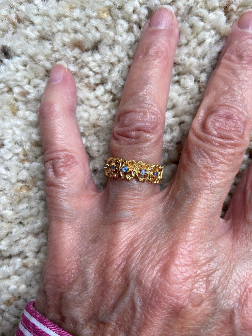 Vintage Gold and Sapphire Band Ring For Sale 2