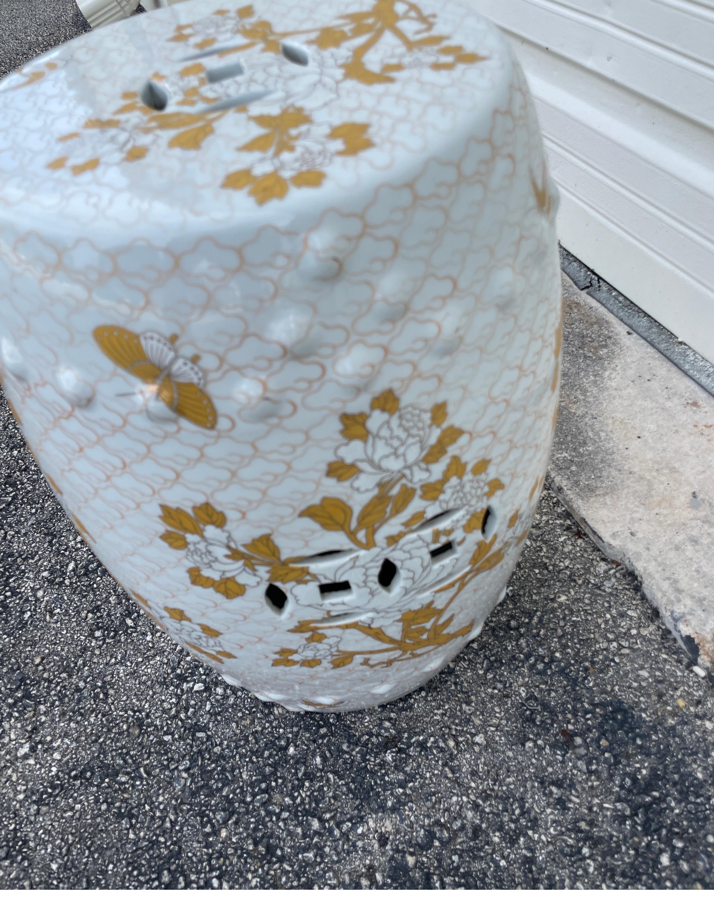 Vintage Gold and White Floral Garden Seat In Good Condition For Sale In West Palm Beach, FL